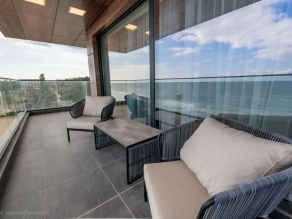Luxury apartment in a complex on the first line to the beach