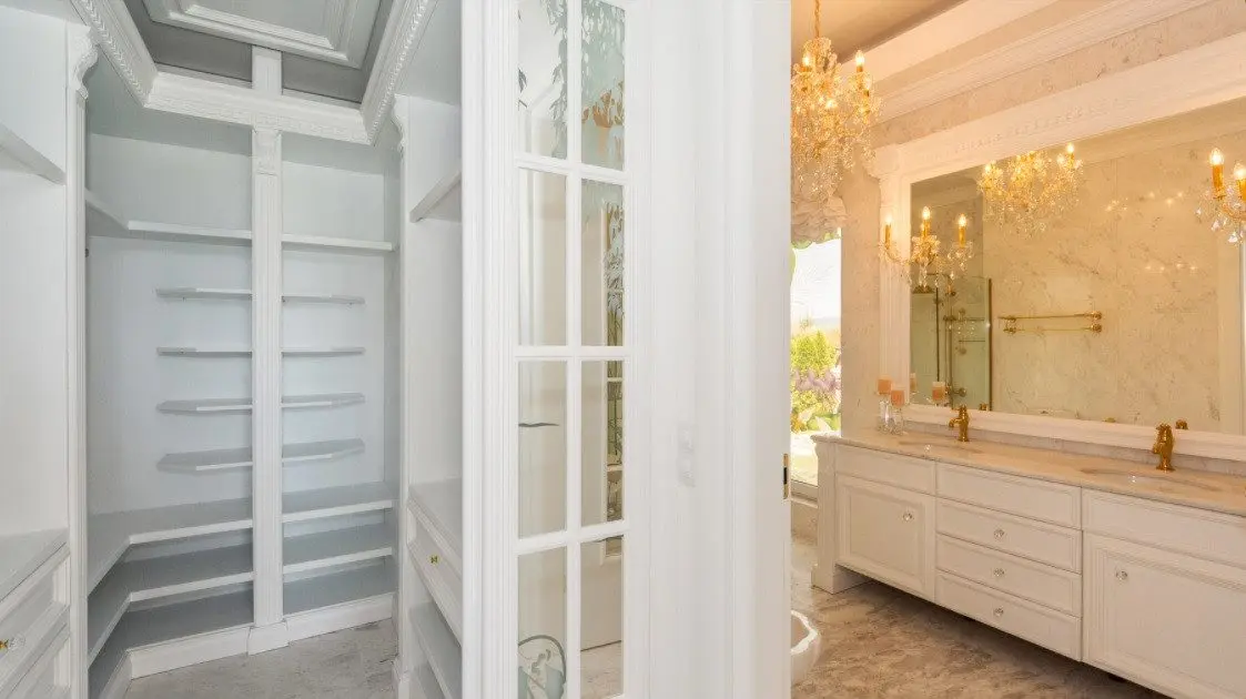 Luxurious four bedroom villa and pool in Sunny Beach for sale