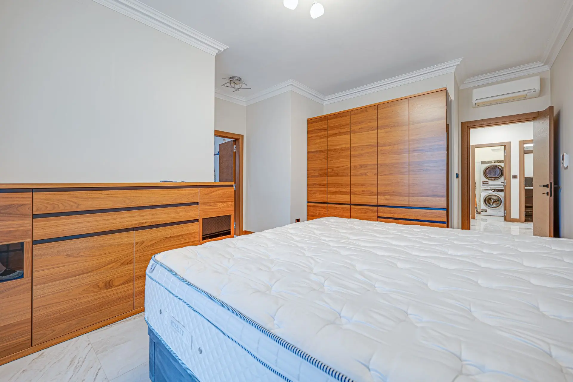 Fully furnished four-room apartment in a gated residential complex in the Lozenets neighborhood