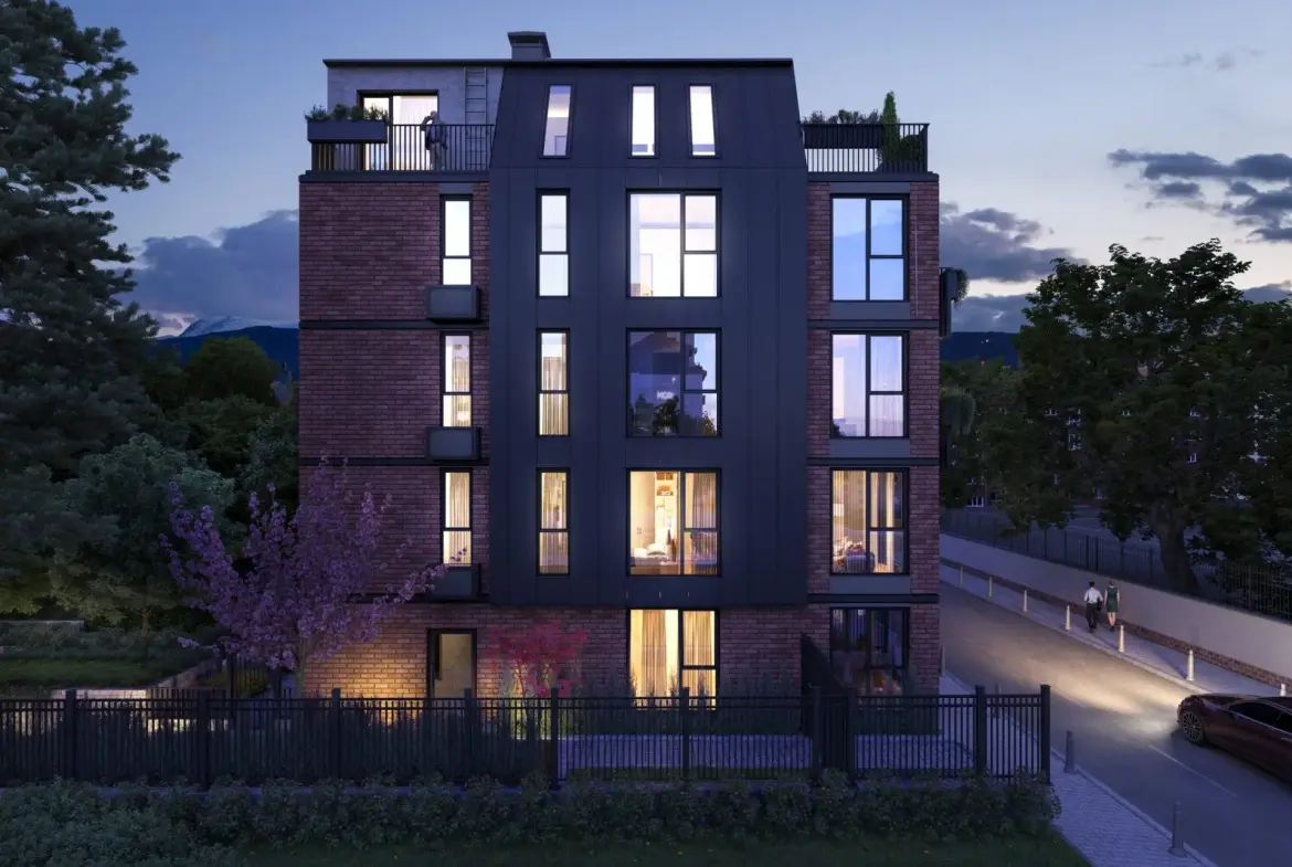 Independent building with office space and four residential floors in the Center