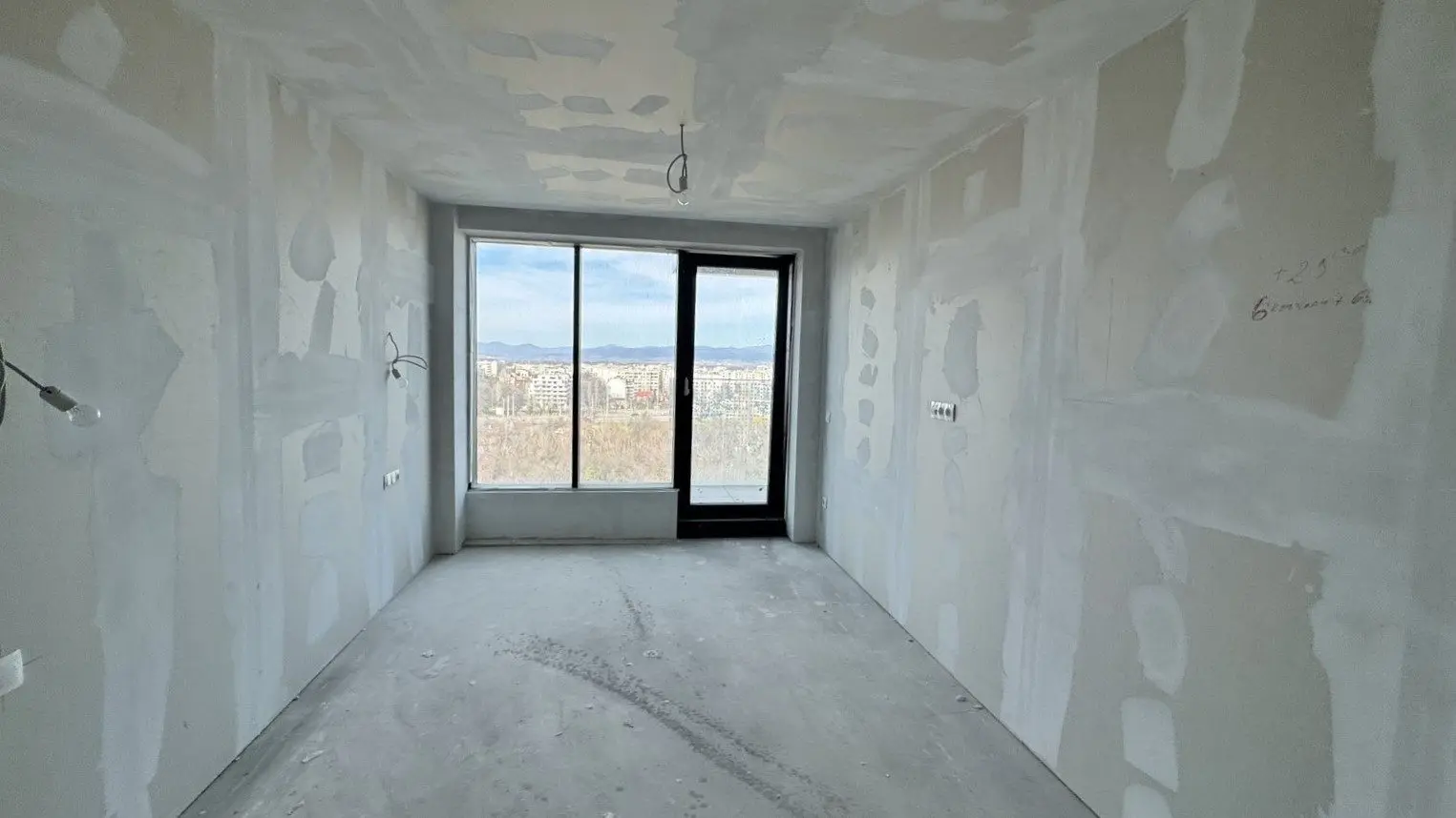 290263d78128e278260aa32cf964015e Two-bedroom apartment in a luxury complex near Zaimov Park