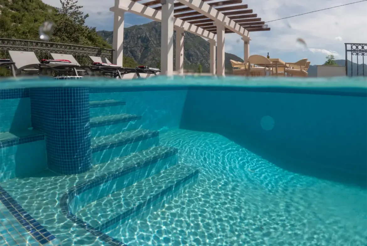 Four bedrooms villa Boka Bay
