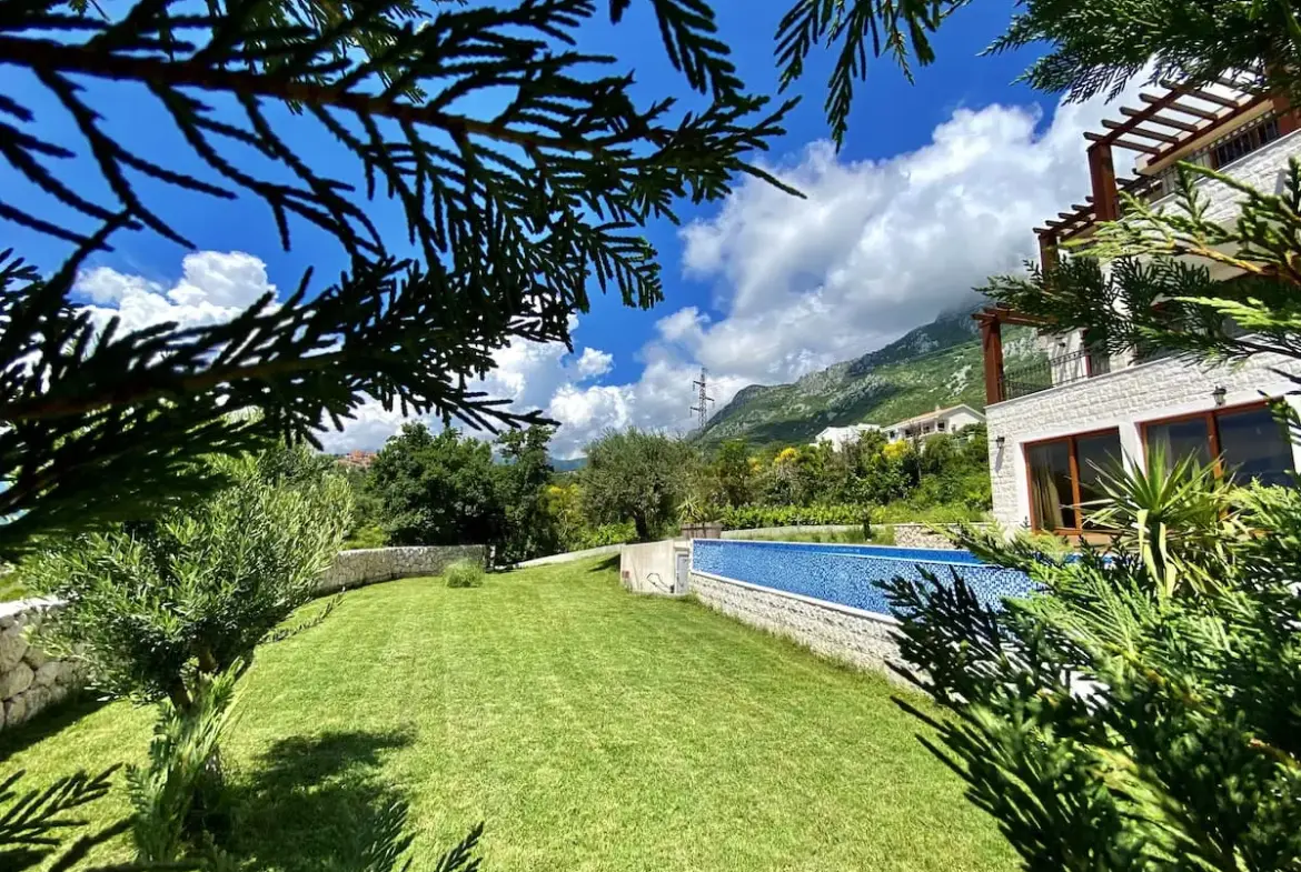 Exceptional four bedrooms villa