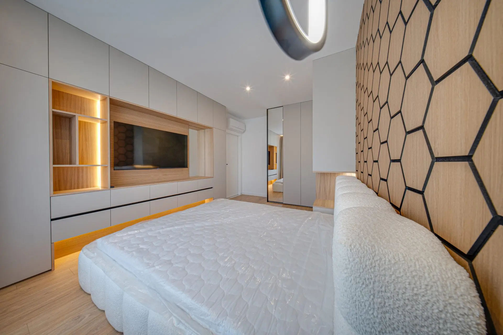 299d2e61219ae202f8c08265fd2826dd Luxurious two-bedroom apartment in an iconic, innovative building Kosher