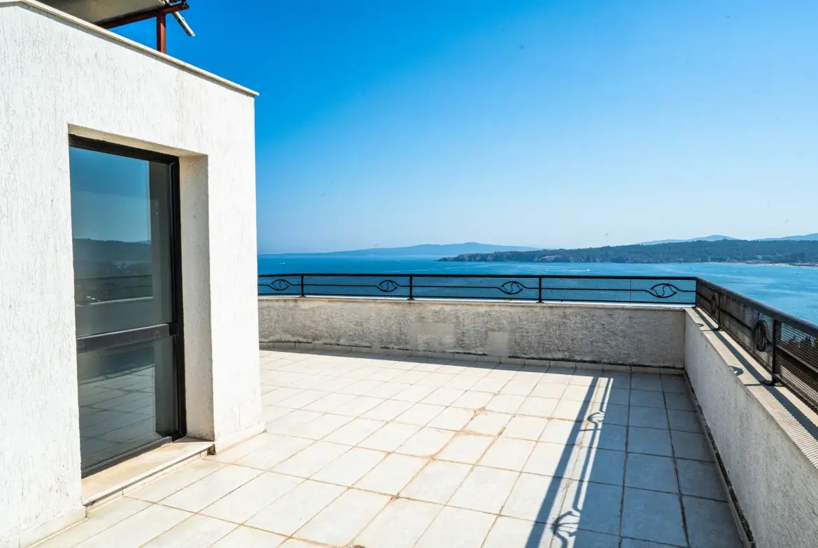 Spacious detached house in excellent condition and swimming pool in Budjaka area