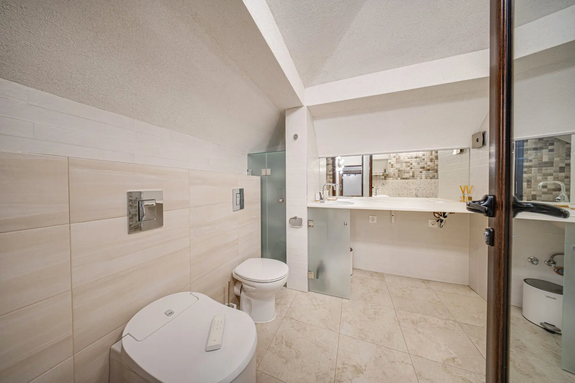 Fully renovated and partially furnished house in Oborishte for sale