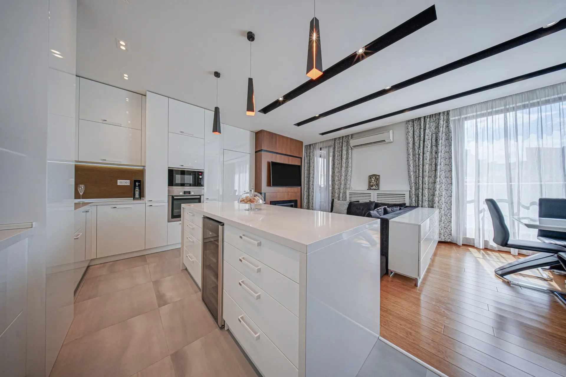 29f4754d24e7a054d2e6e82b0b4ba850 Penthouse in one of the most preferred and well-maintained complexes Flora Park