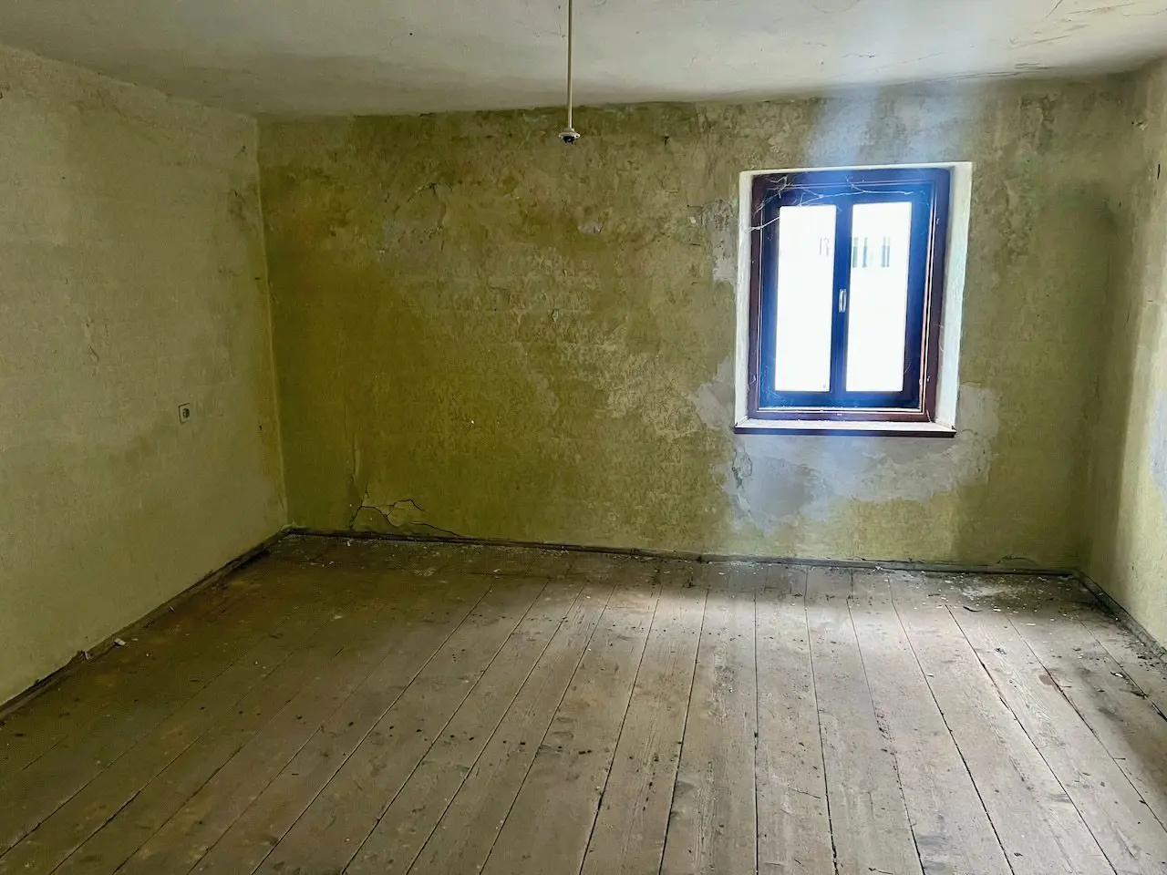 Soča area – Charming House in need of renovation in the Soča Valley