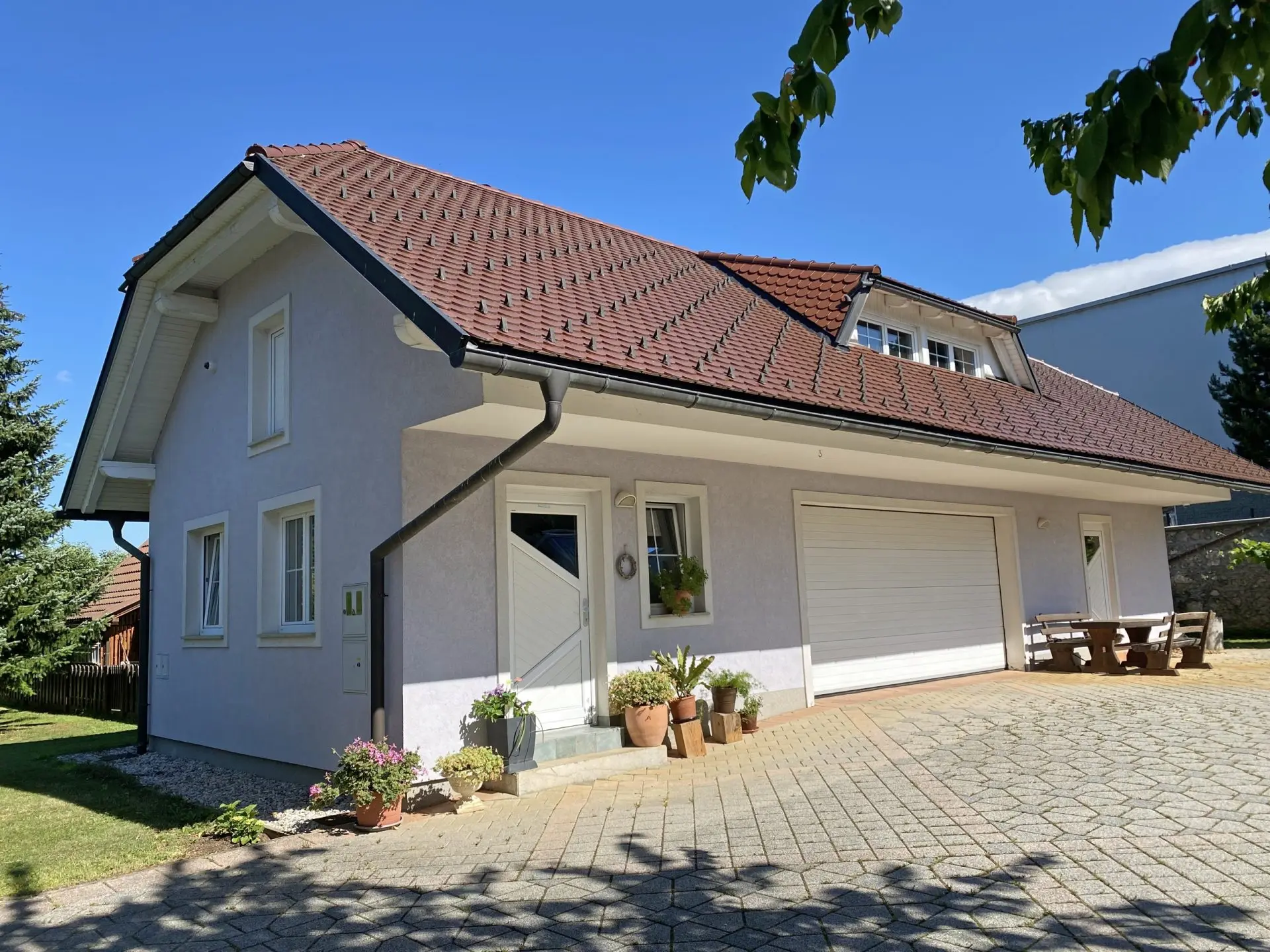 Bled area – A spectacular house with a lovely garden and a great view in Begunje