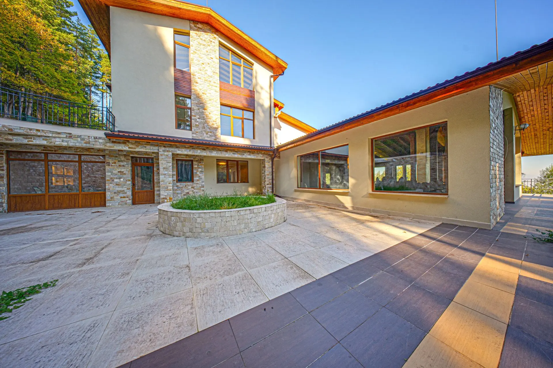 A representative house with a five-acre yard in a prestigious location in Dragalevtsi quarter