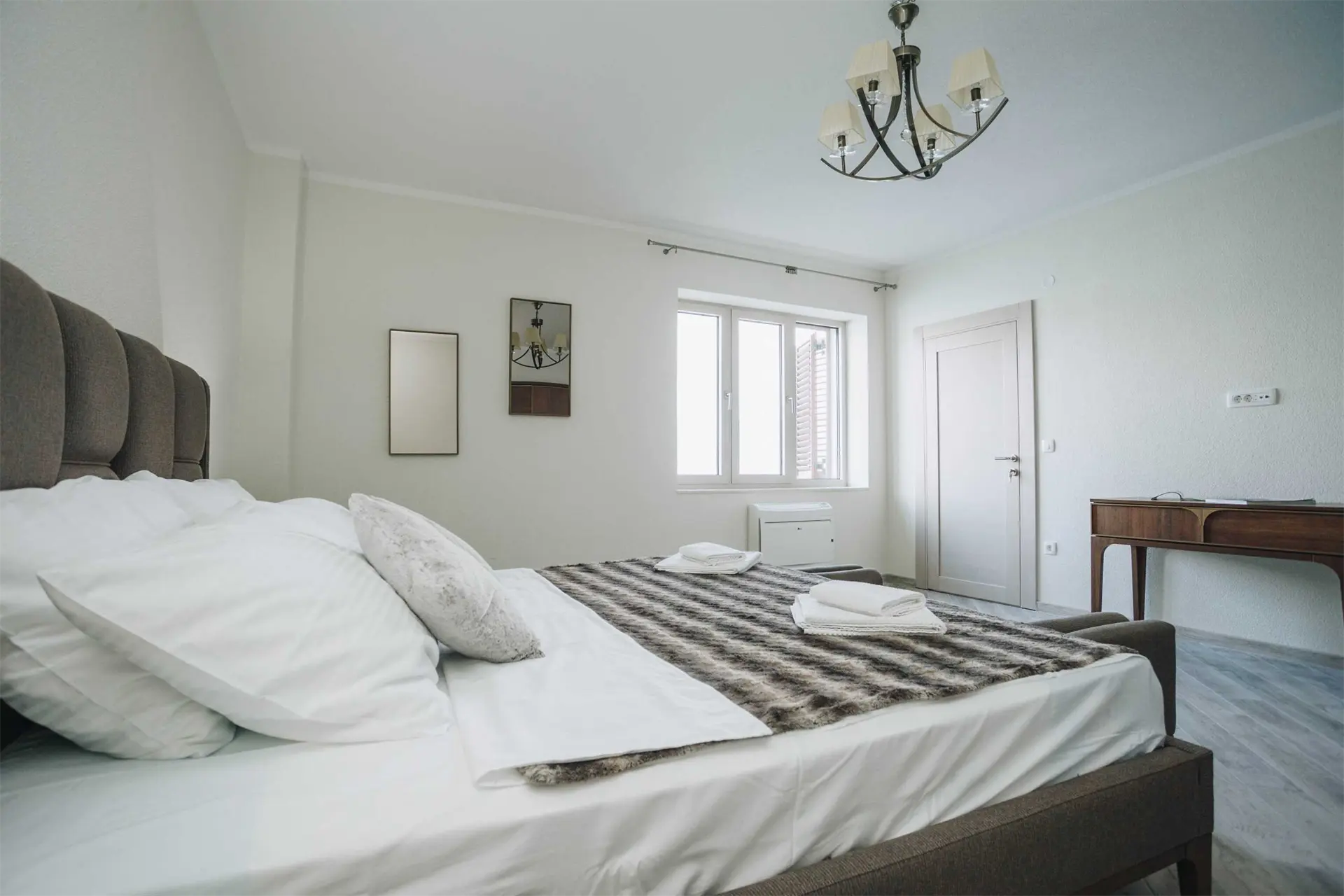2b9b8550d051d51d1384f37318eabda6 For sale seafront stone house with three apartments in Krasici