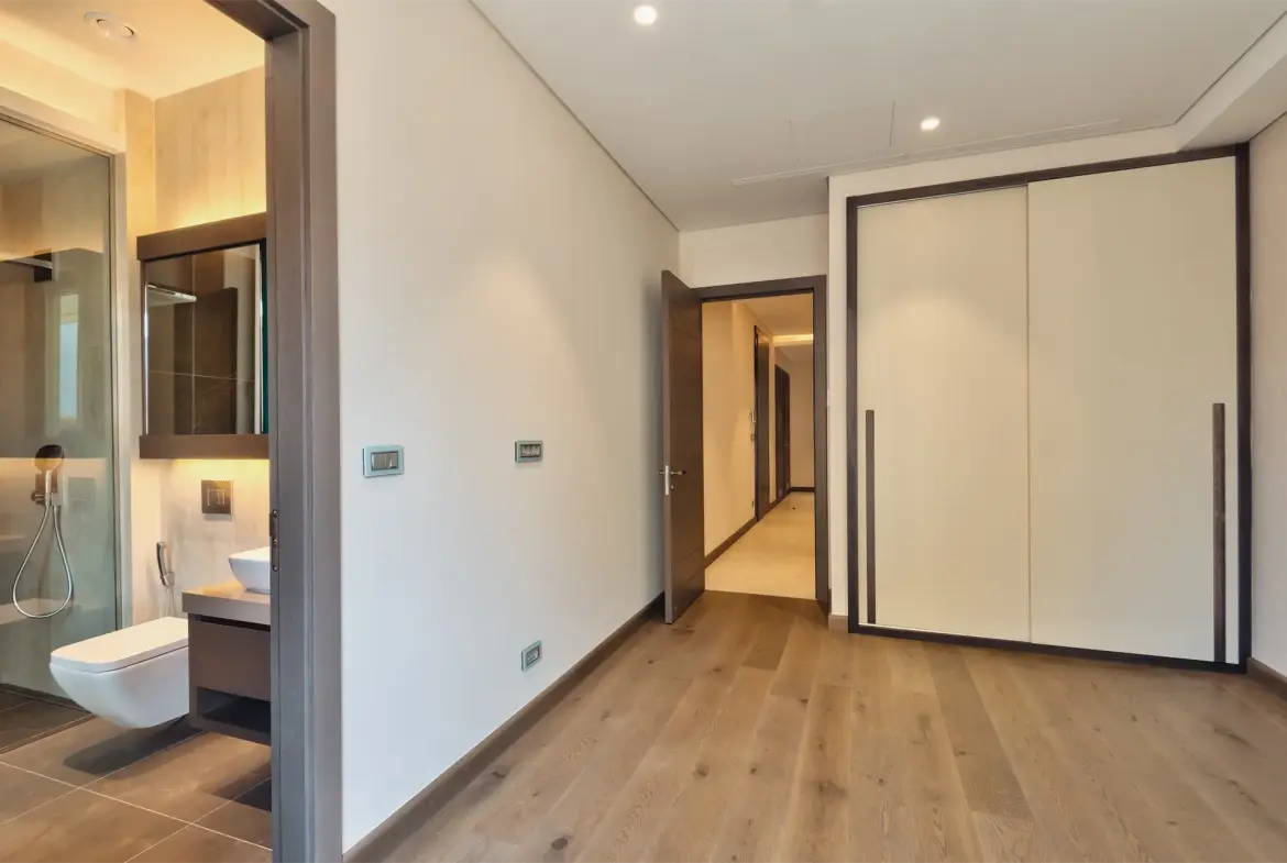 Spacious and modern three-bedroom apartment in Marina Residences