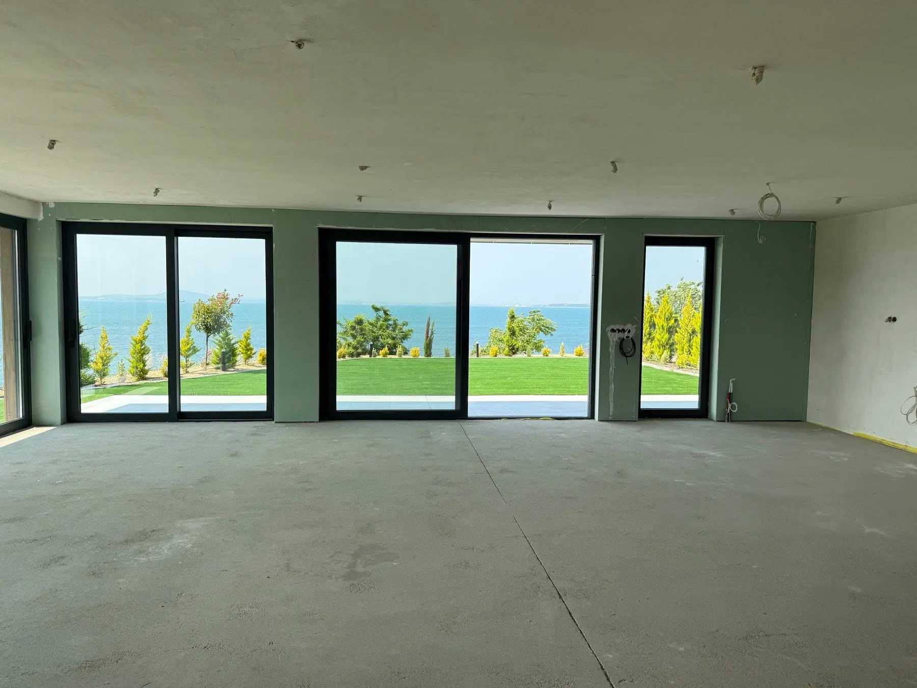 Luxury house with exceptional panoramic sea views
