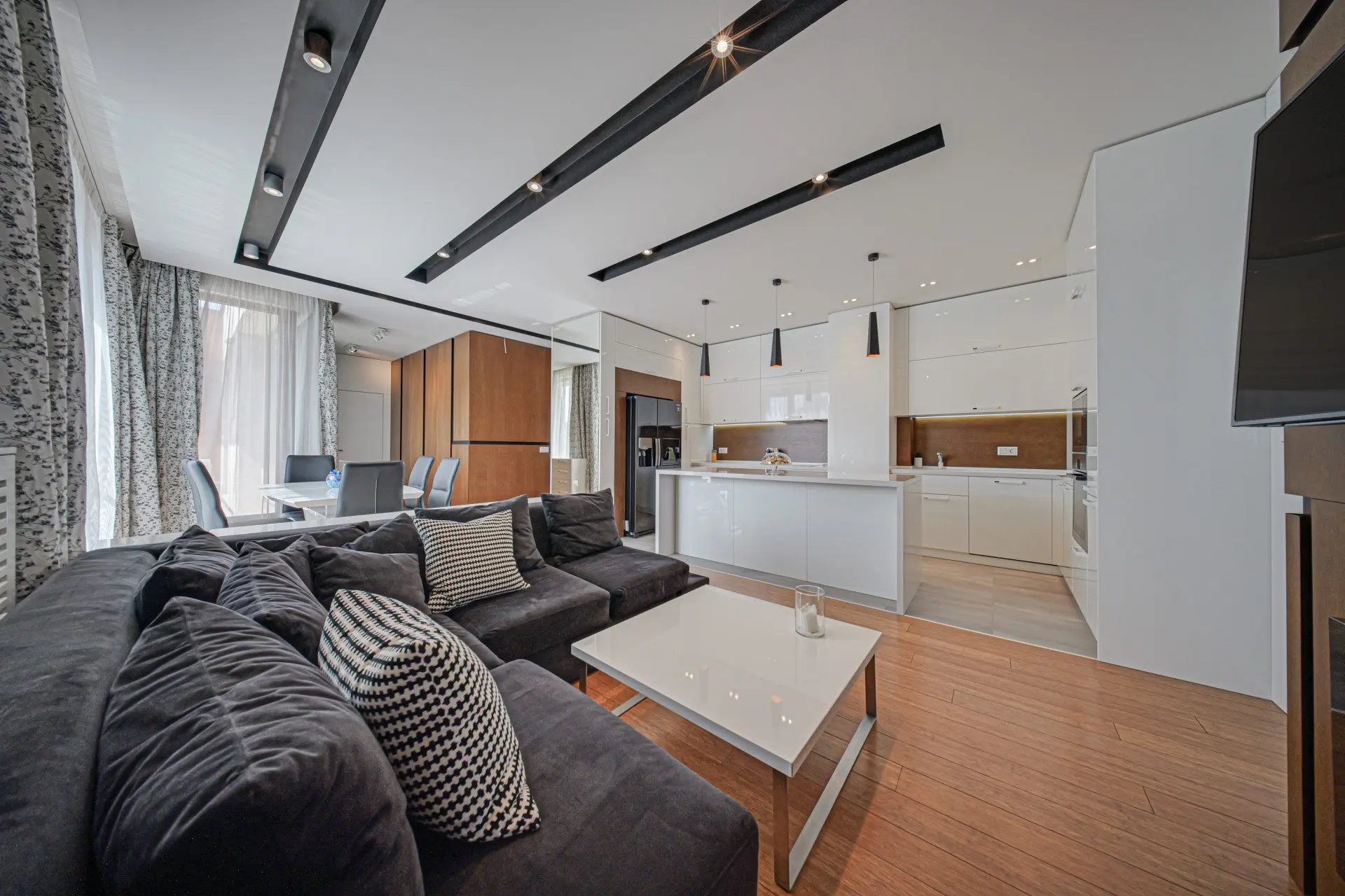 2d3cbc9b2547986b381d9293a29d6dcb Penthouse in one of the most preferred and well-maintained complexes Flora Park