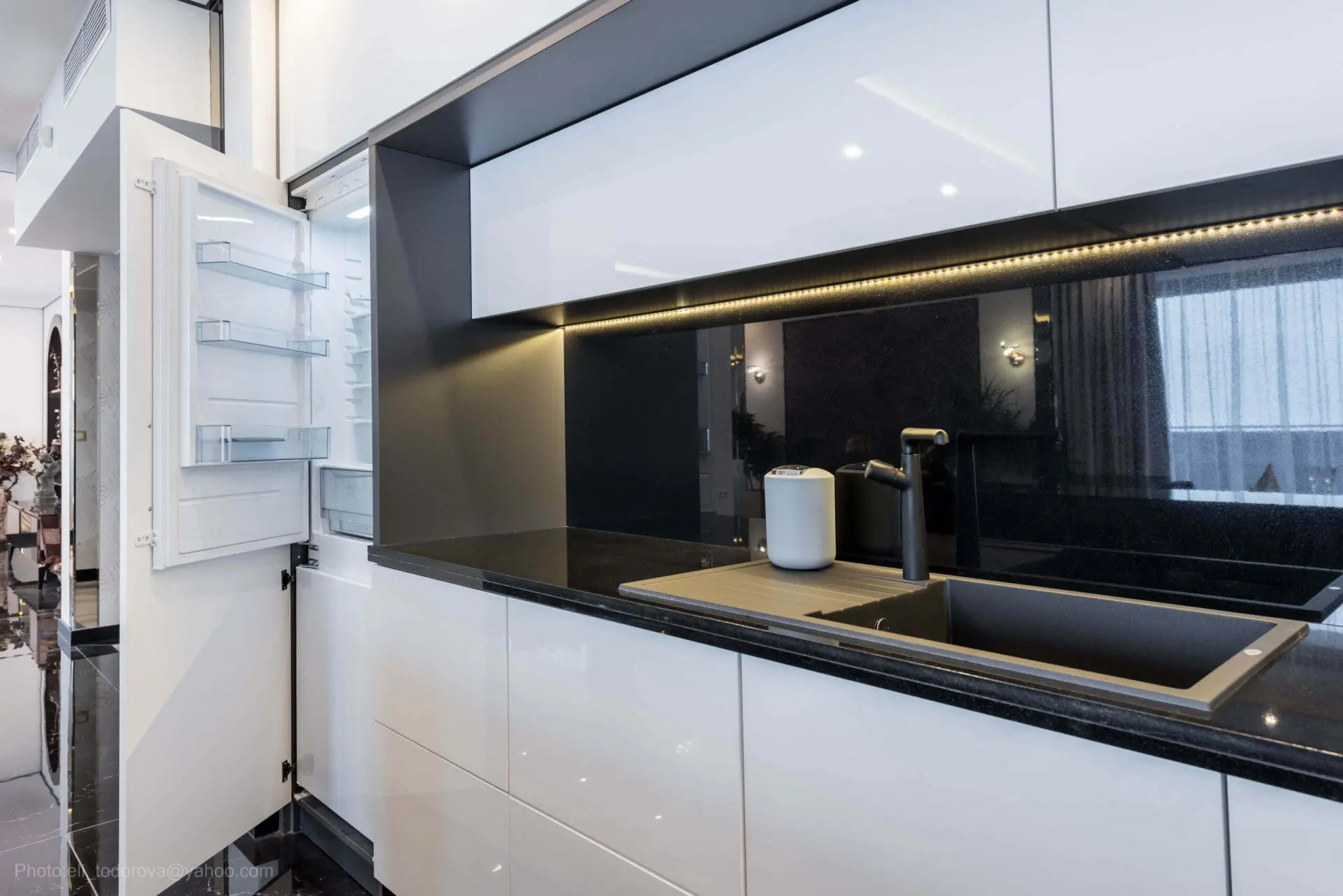Luxury apartment in a complex on the first line to the beach