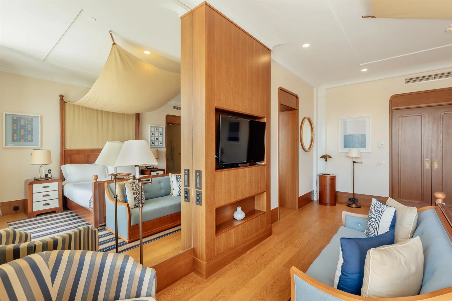 2dbc40cc50e5c0ab575ec9b4318fdf56 Luxurious penthouse within the Regent 5* hotel, Porto Montenegro