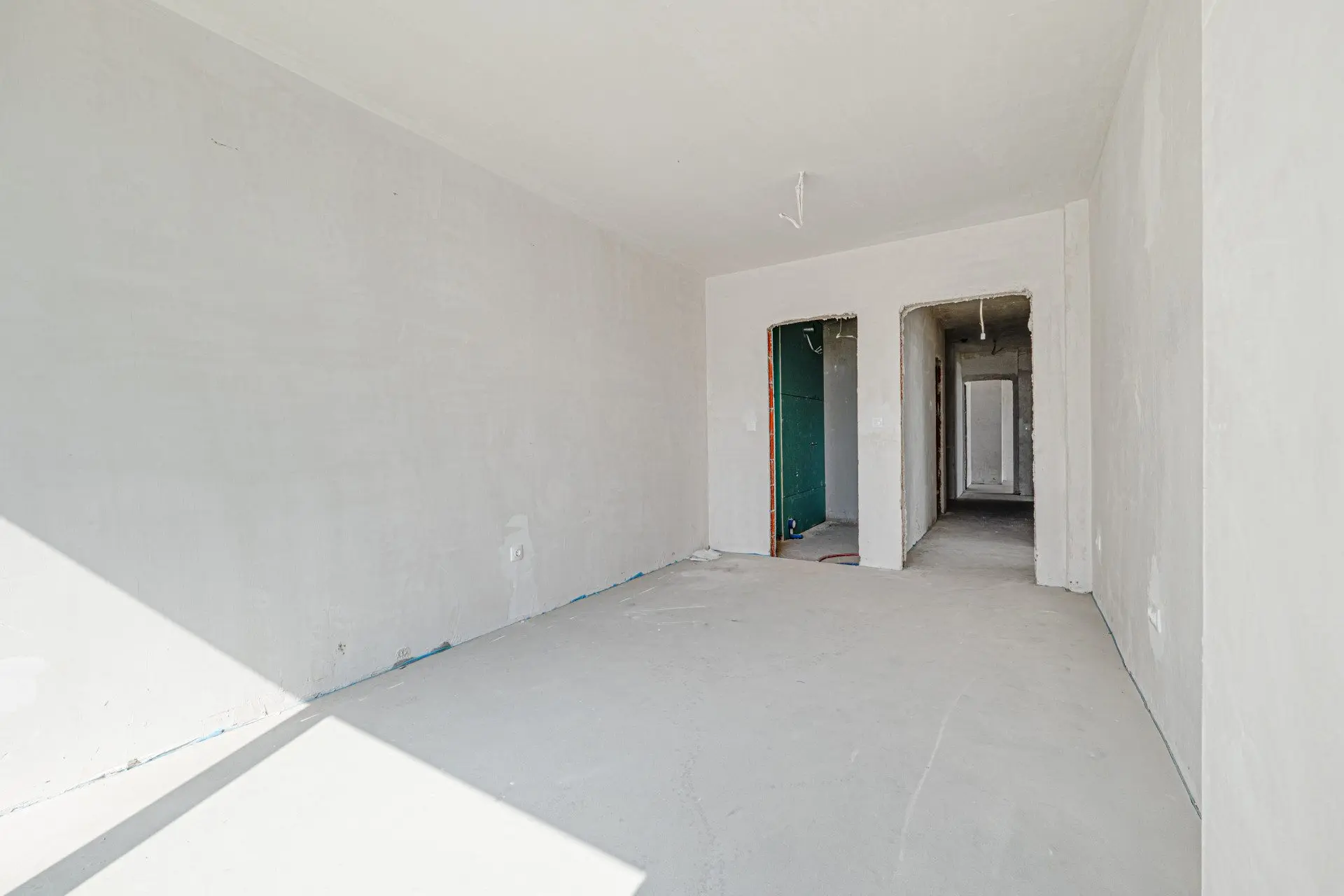 Three bedroom apartment in a luxury building next to Paradise Mall