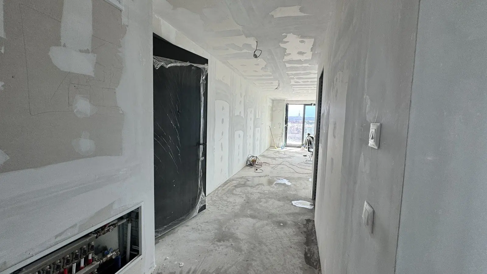 2e3aa0cbfd2608aa5854f0e5035bd950 Two-bedroom apartment in a luxury complex near Zaimov Park
