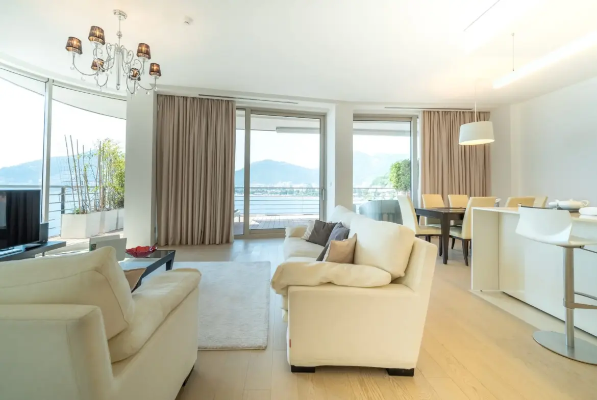 Seaside two-bedroom apartment