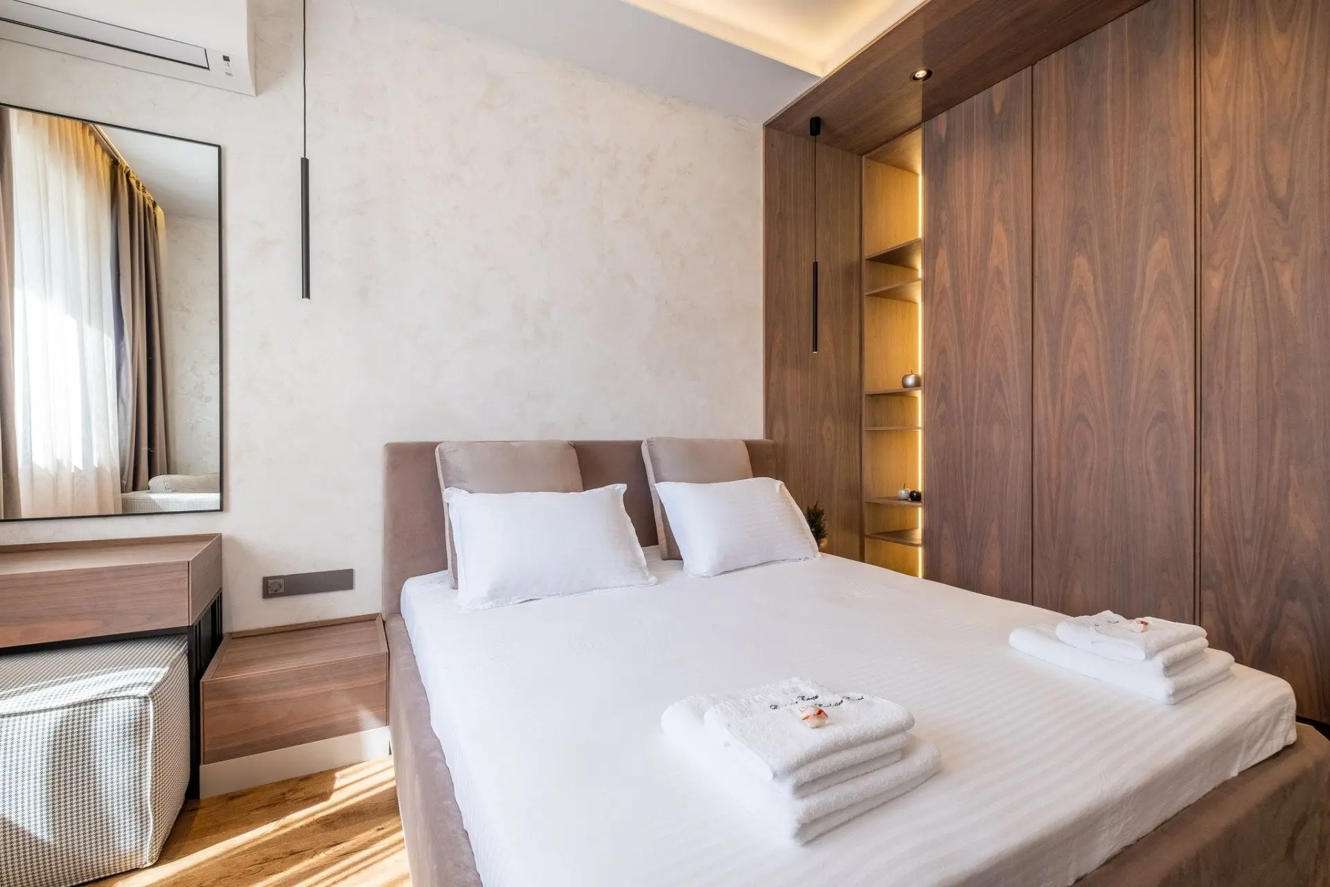 Elegant panoramic apartment on Tsar Osvoboditel Blvd