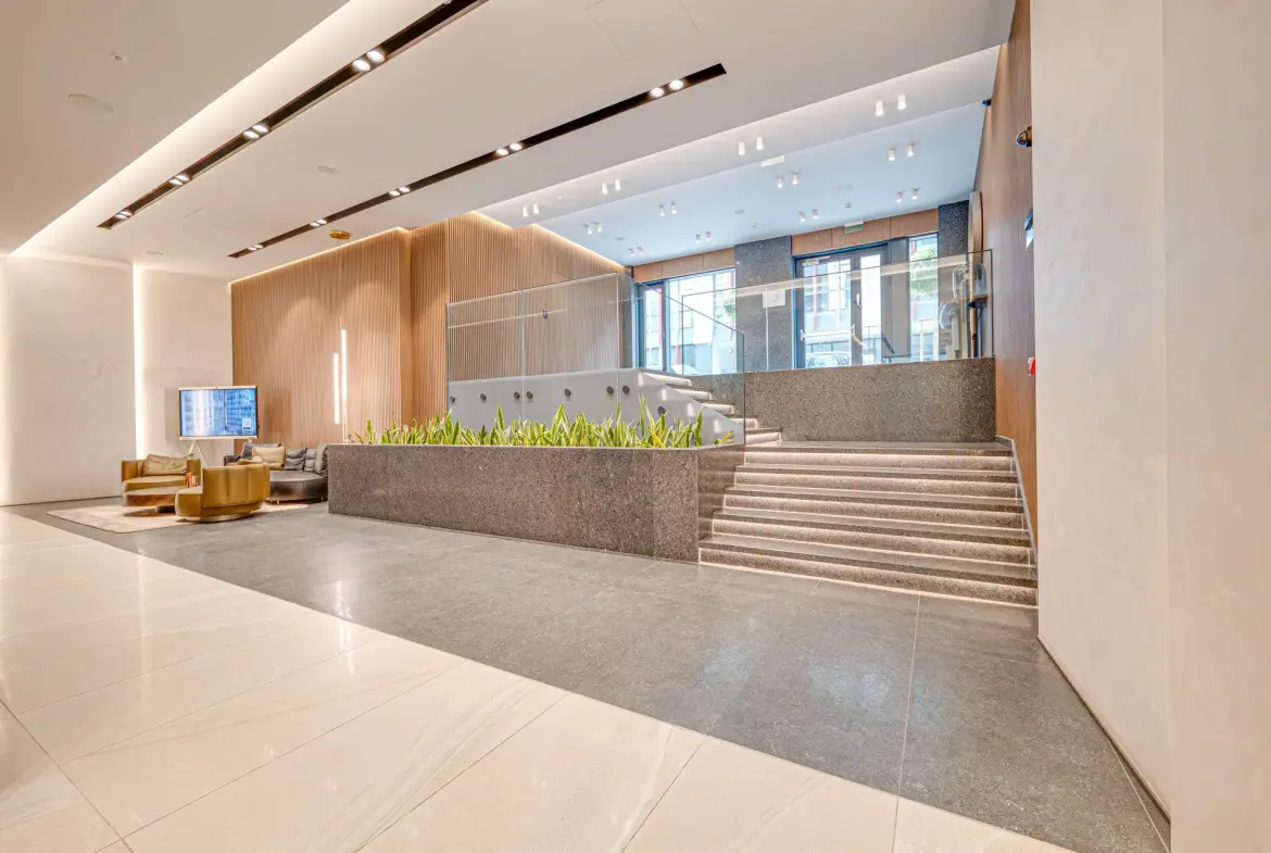Three bedroom apartment in a luxury building next to Paradise Mall