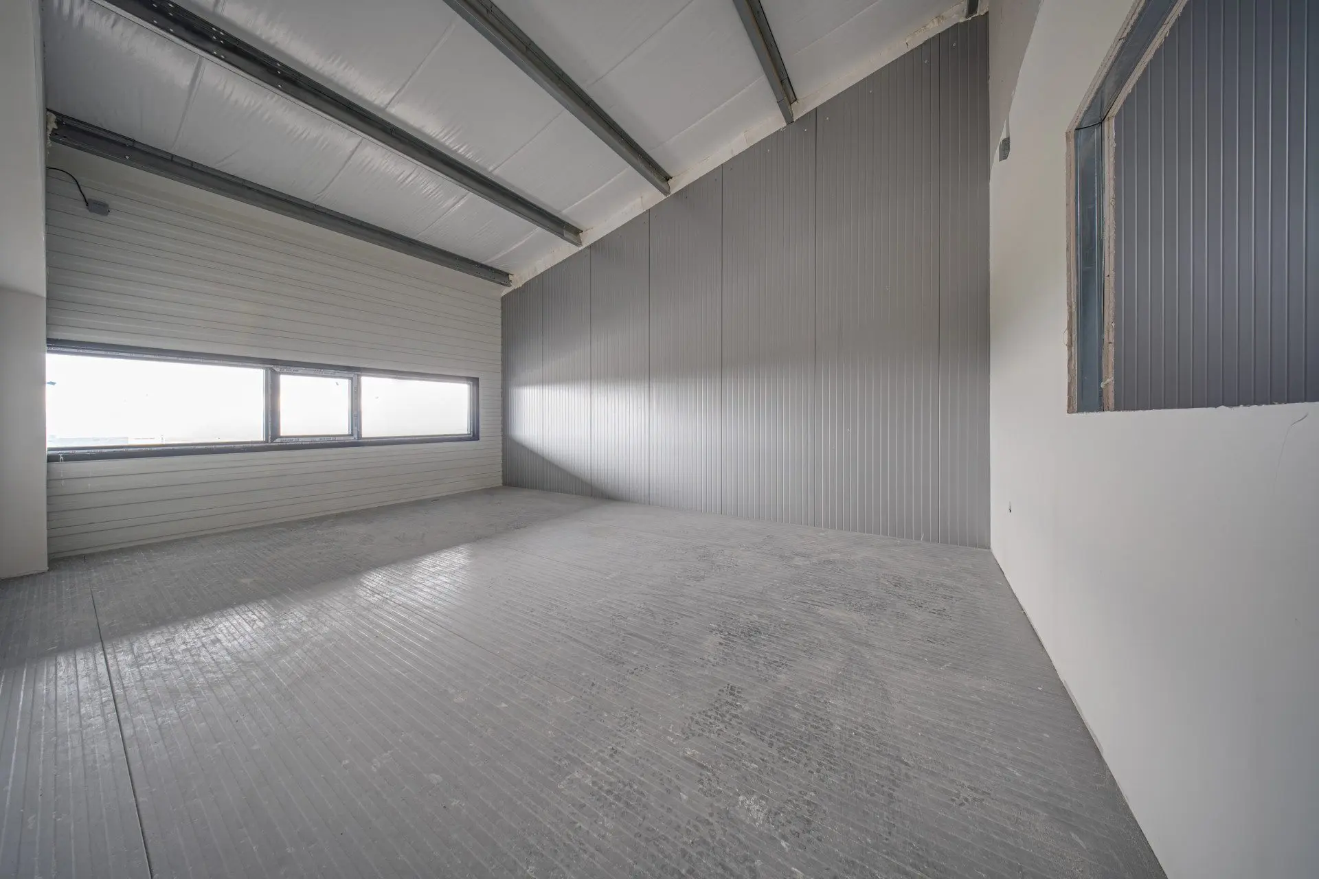 2fb6b3de254575a3090c729a47bff64c Newly built warehouse premises are for sale in the village of Lozen, at the Act 14 stage