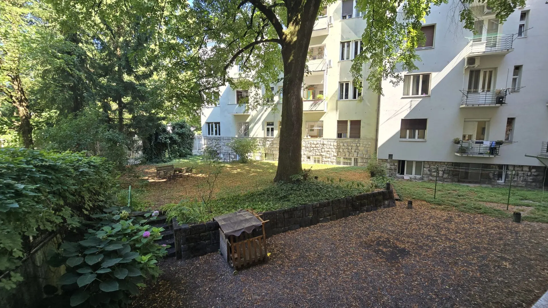 3 Ljubljana city centre – Elegant Apartment in the Heart of the Historic City Centre
