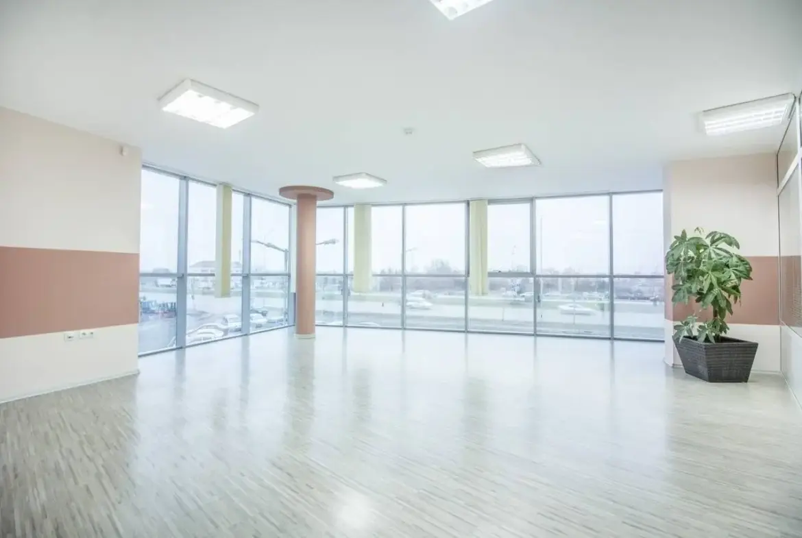Multifunctional business building with excellent layout and square footage