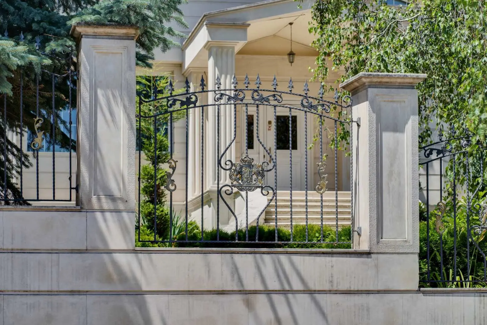 Aristocratic house in the metropolitan district of Boyana for sale