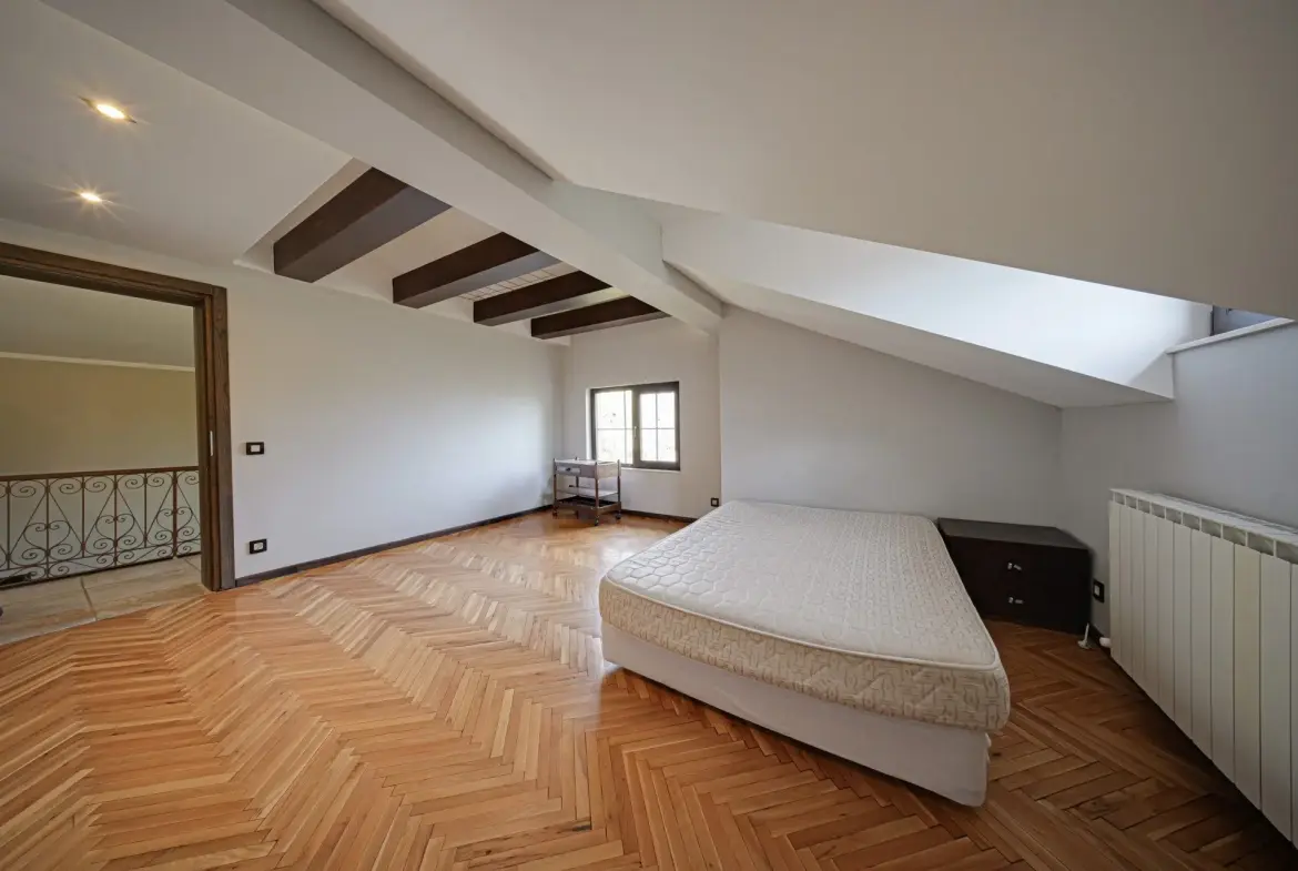 A cozy house with a beautiful yard and a perfect location in Dragalevtsi for sale