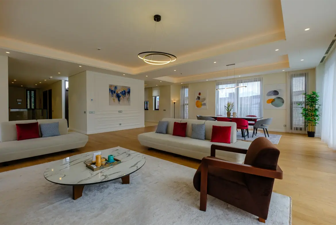 Luxurious 3-Bedroom Duplex with pool
