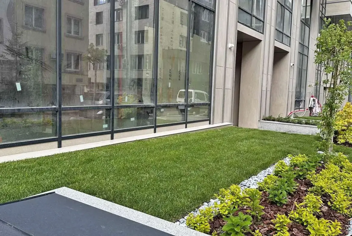 Three-room apartment in a luxury building in Lozenets for sale