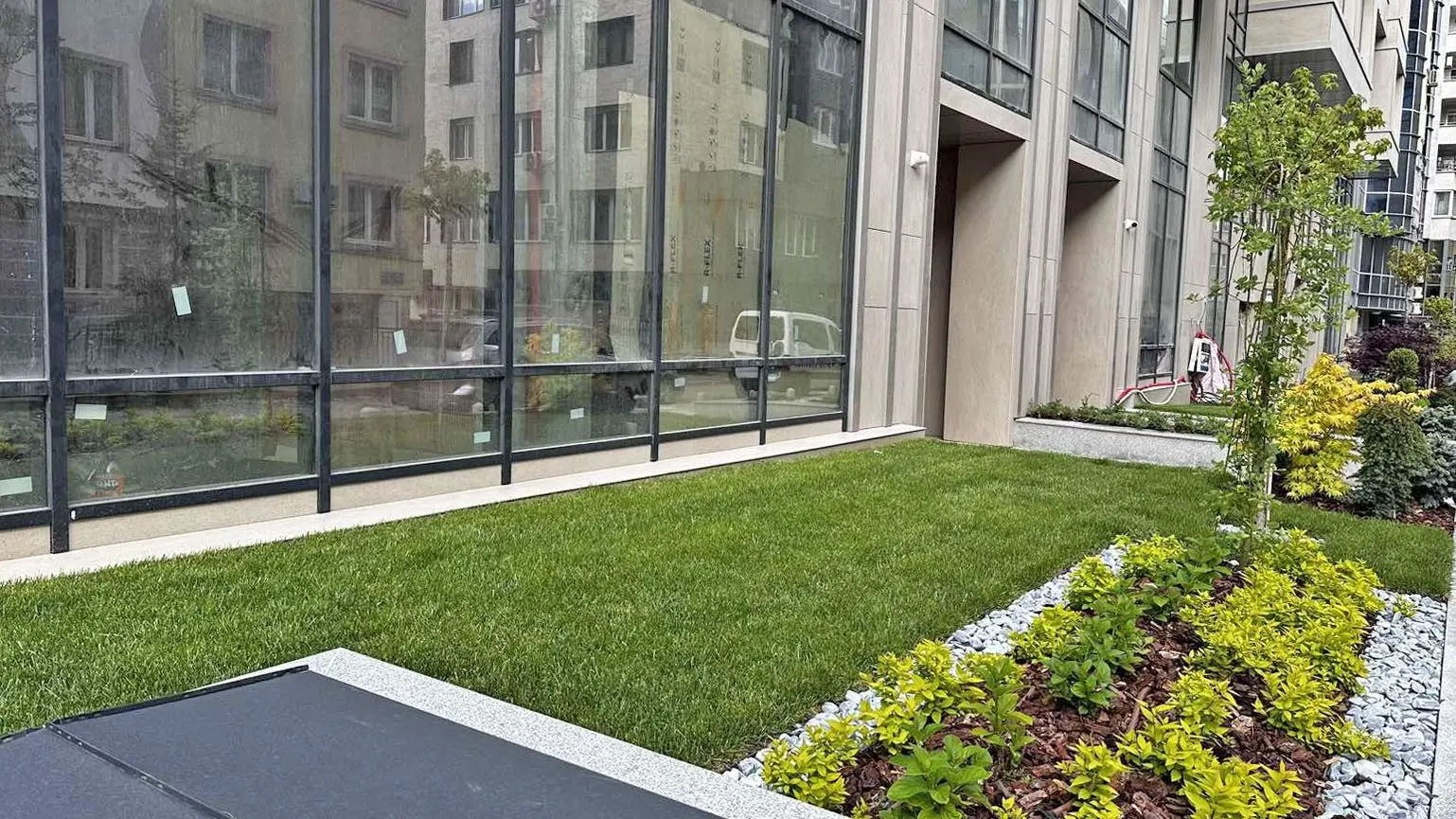 32b1886de44e8151c8eed777630dd5d4 Three-room apartment in a luxury building in Lozenets for sale