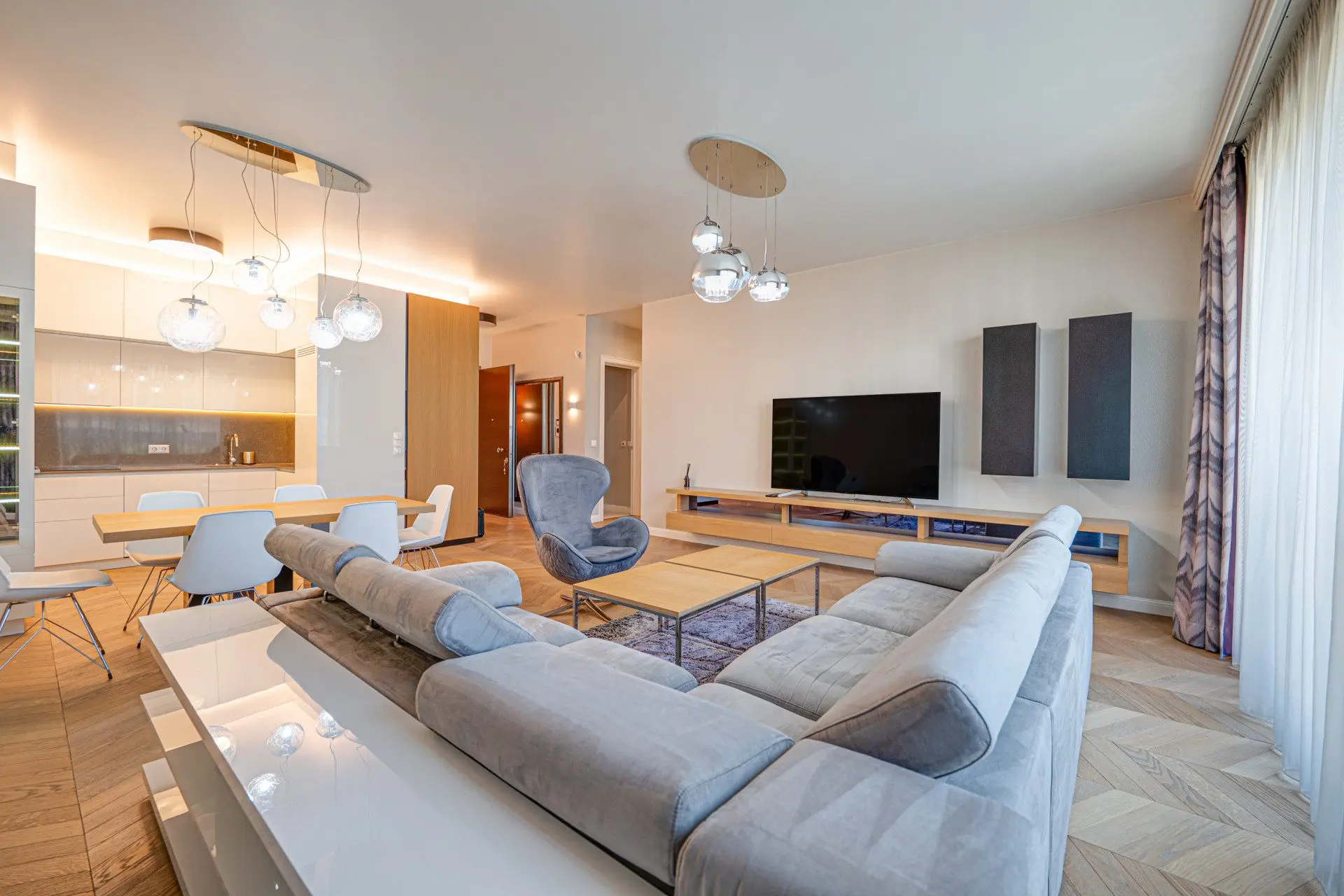 Elegant two-bedroom residence with a contemporary interior in a prestigious building