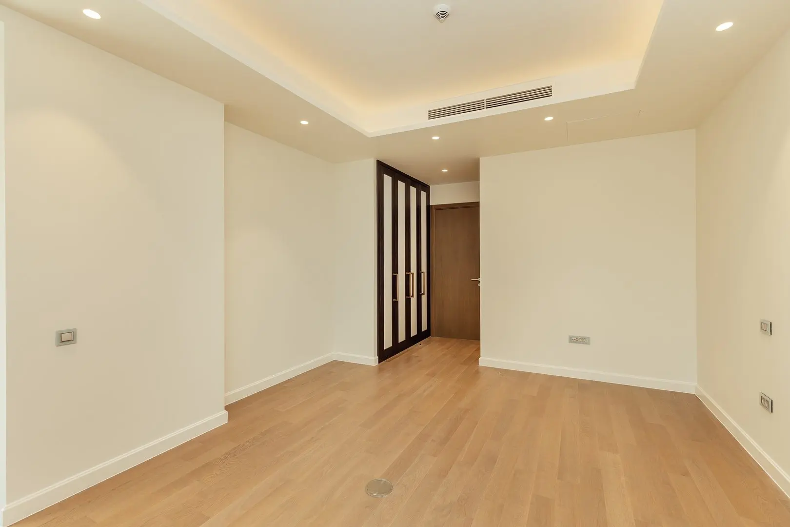 Three-bedroom apartment in Village Residence