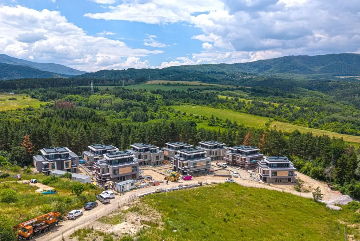 Single-family house in a family complex in Gorna Banya for sale