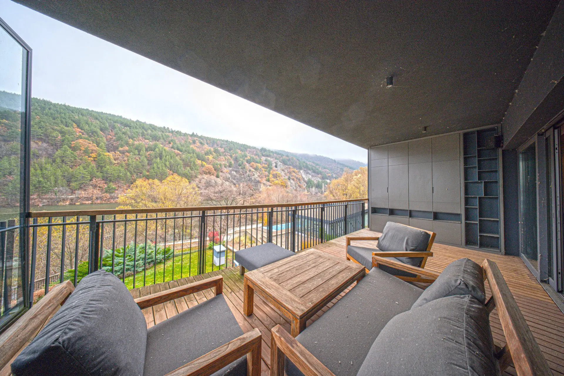 35f09b5d1321a914095d08a2551d047c Modern designer apartment on the shore of Lake Pancharevo
