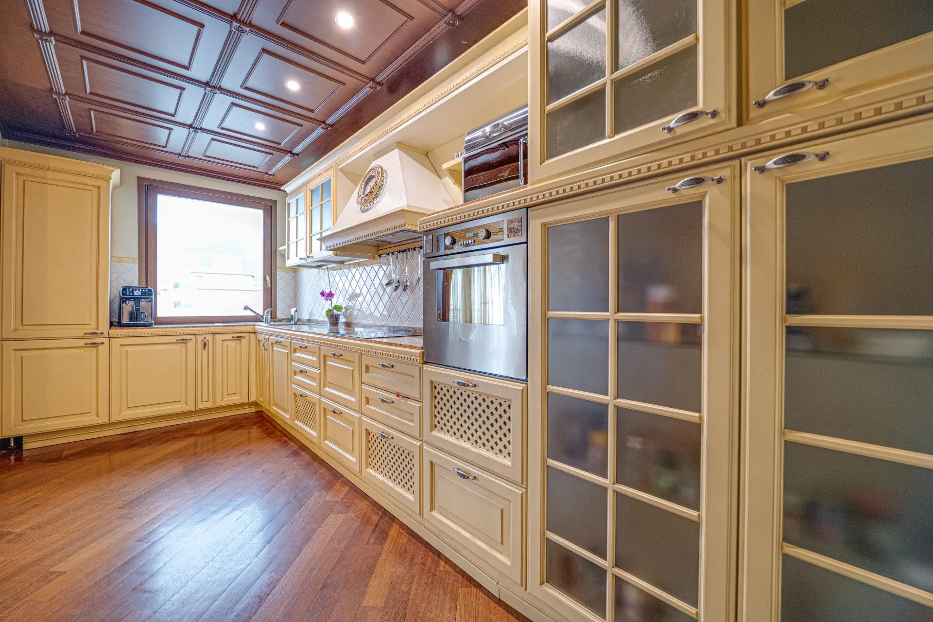 Impressive classic three-bedroom apartment in Manastirski Livadi-West district for sale