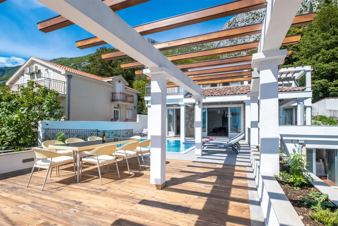 Four bedrooms villa Boka Bay