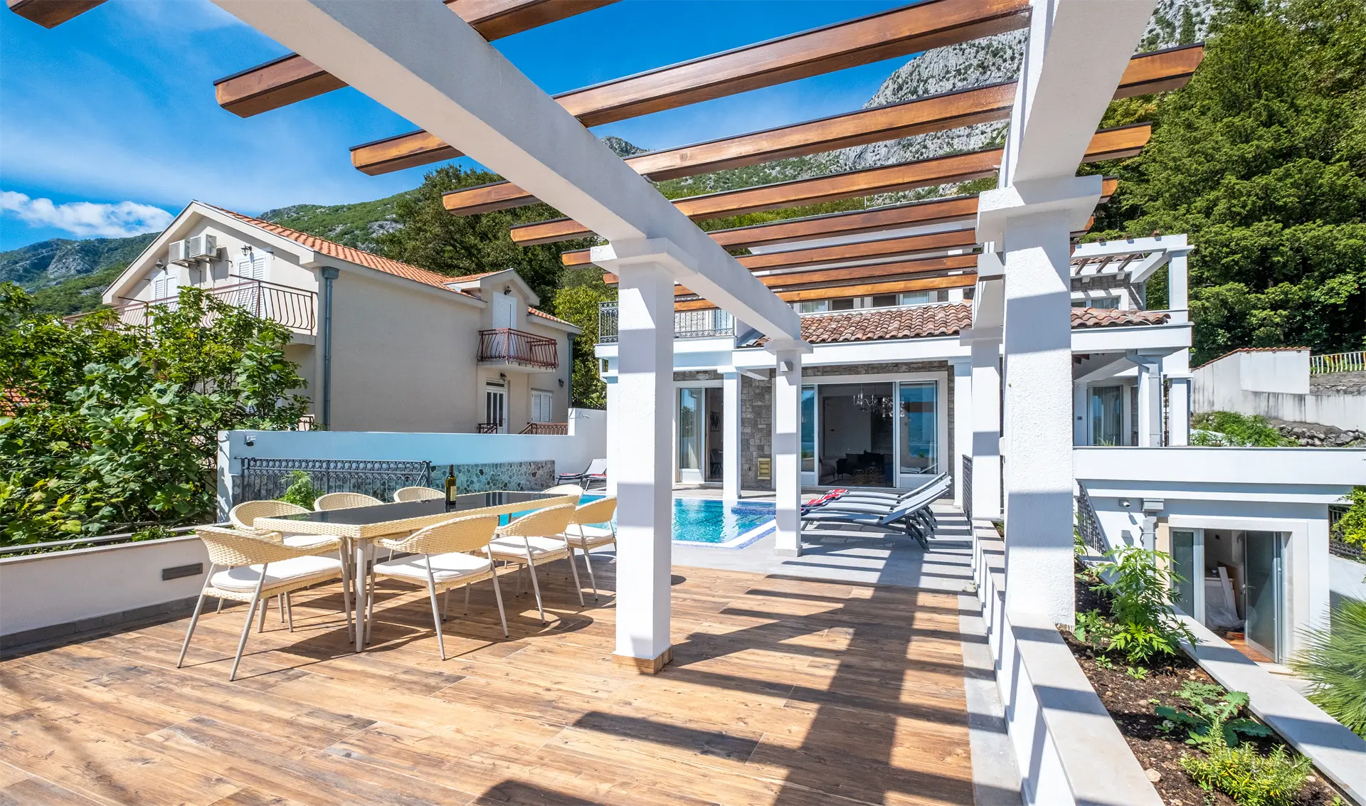 Four bedrooms villa Boka Bay
