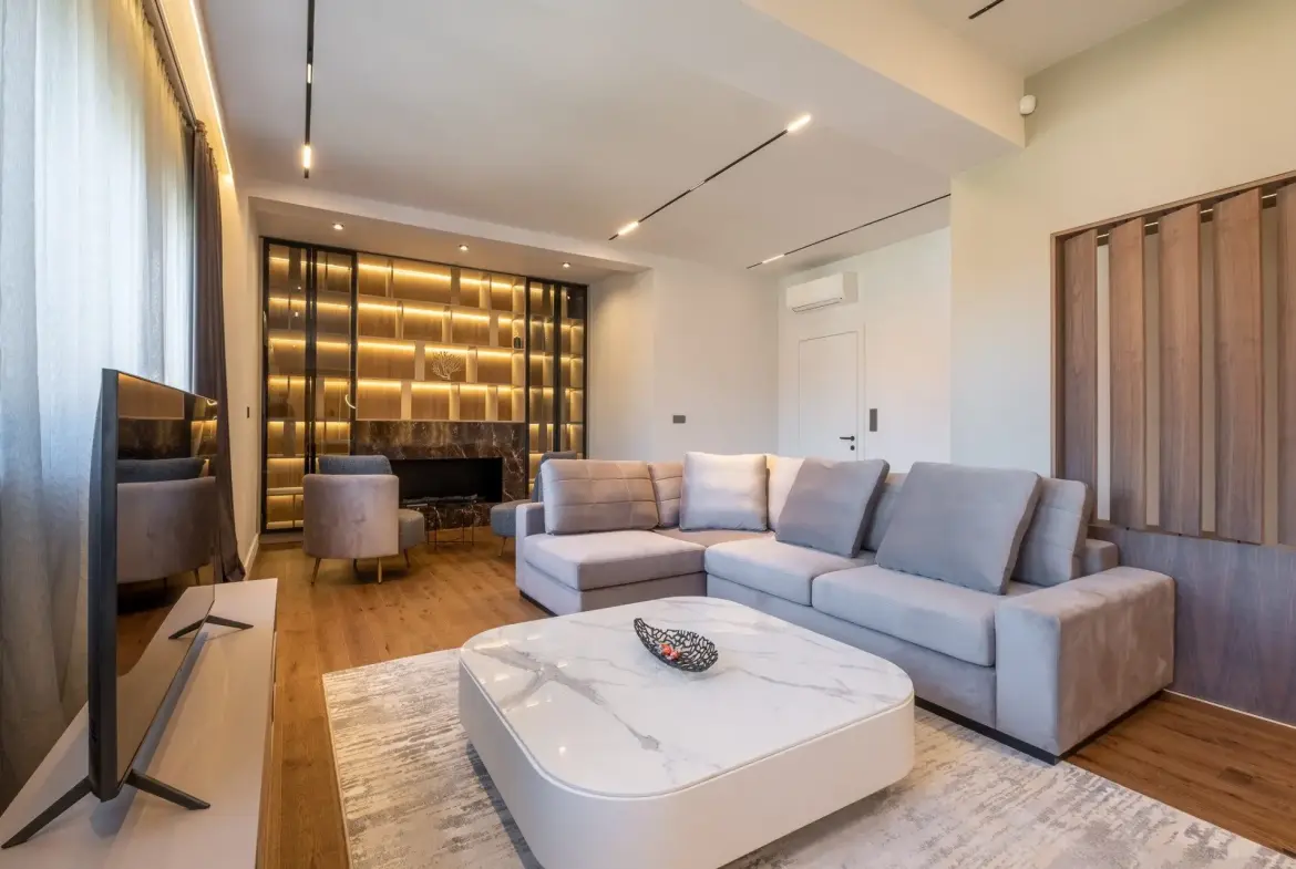 Elegant panoramic apartment on Tsar Osvoboditel Blvd