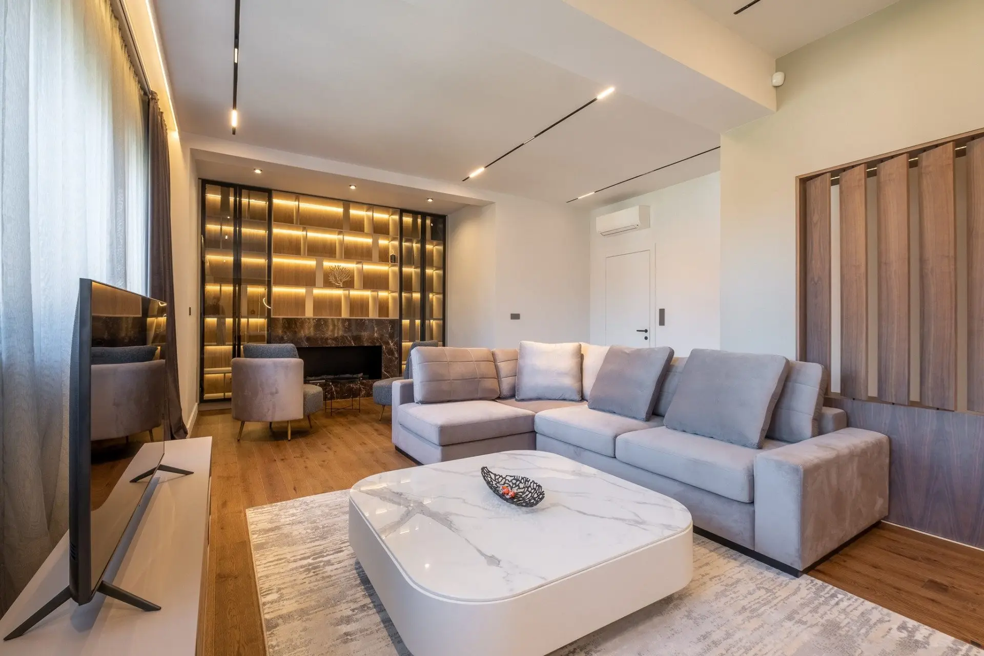 Elegant panoramic apartment on Tsar Osvoboditel Blvd