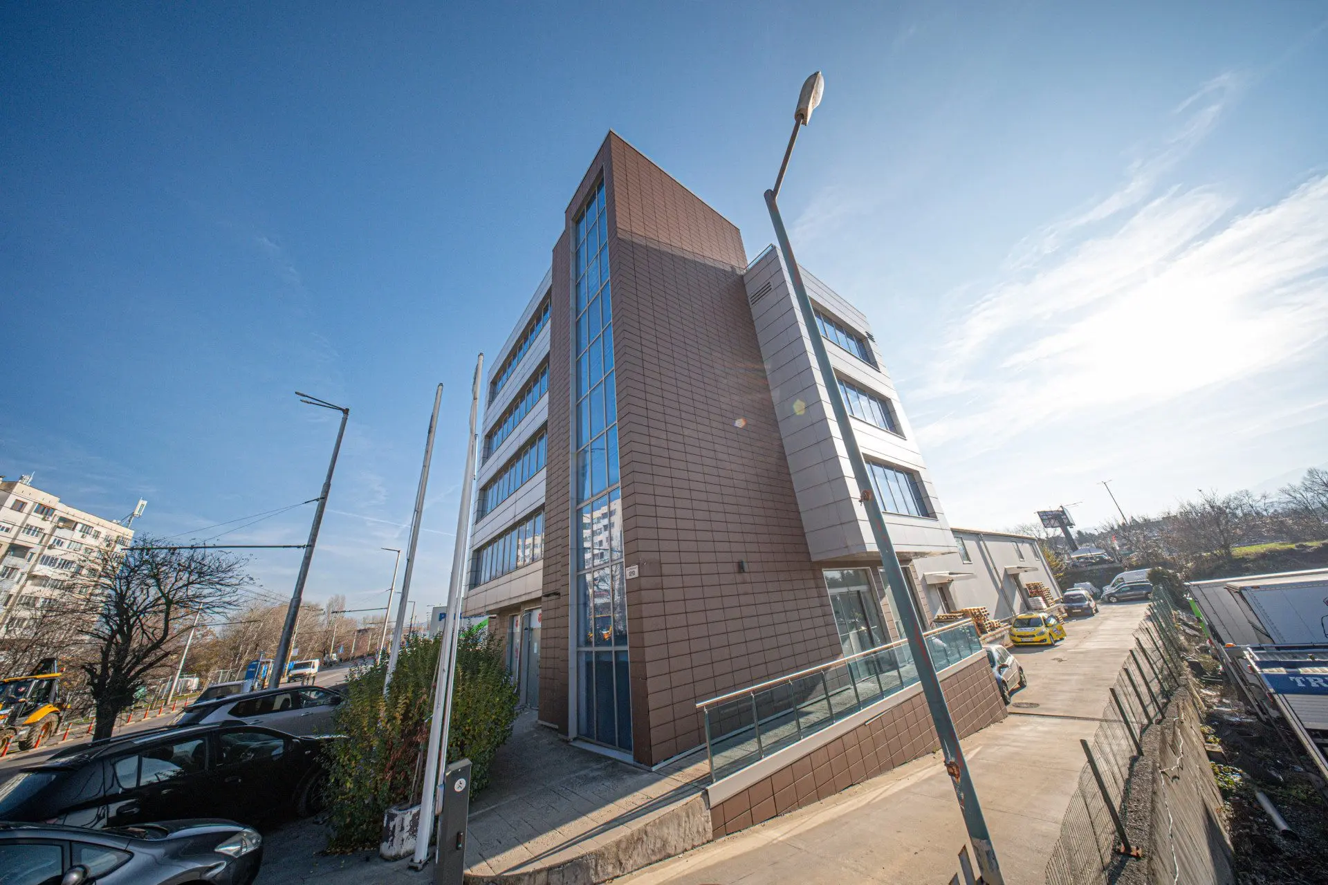 Office building with warehouse in a convenient location in Druzhba 2 district for sale