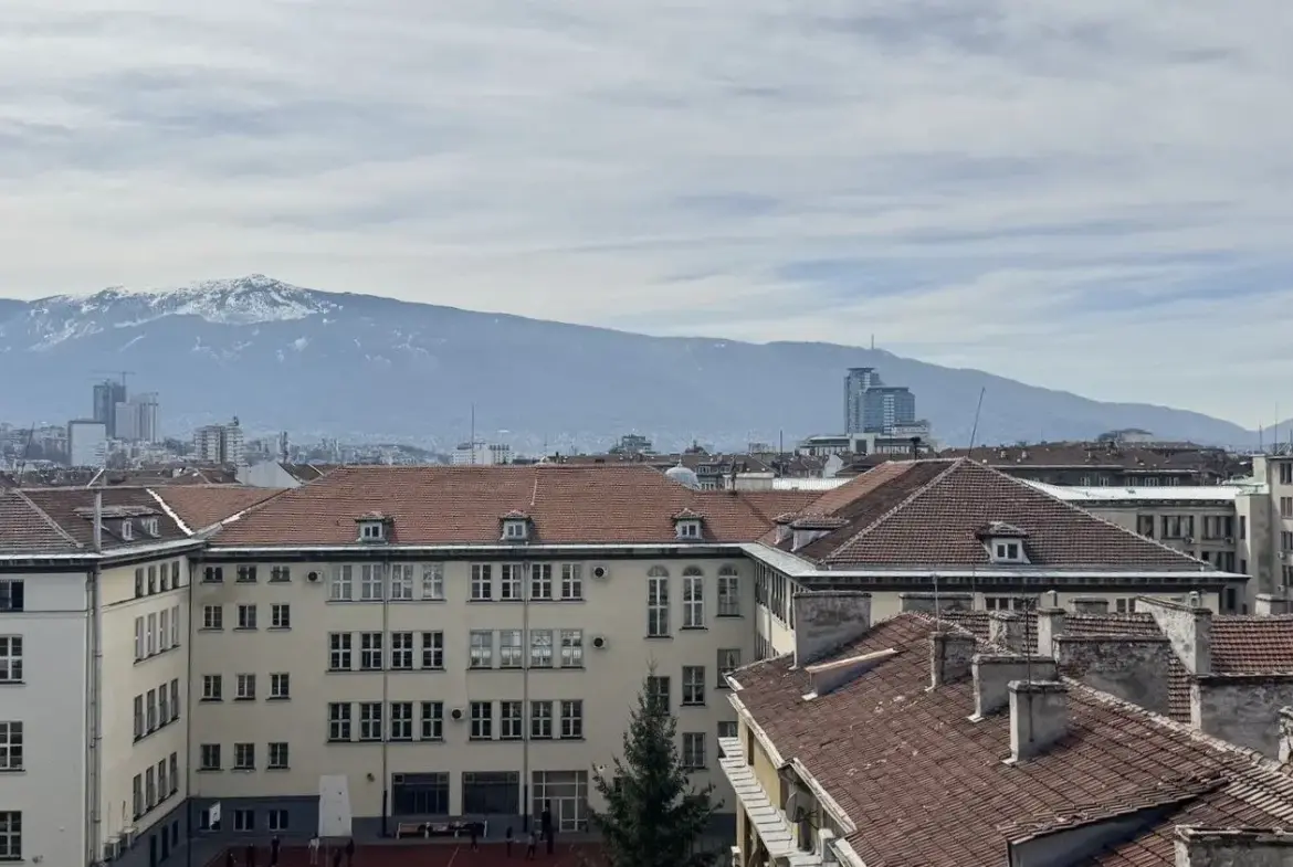 Bright and spacious apartment on Gurko Street for sale