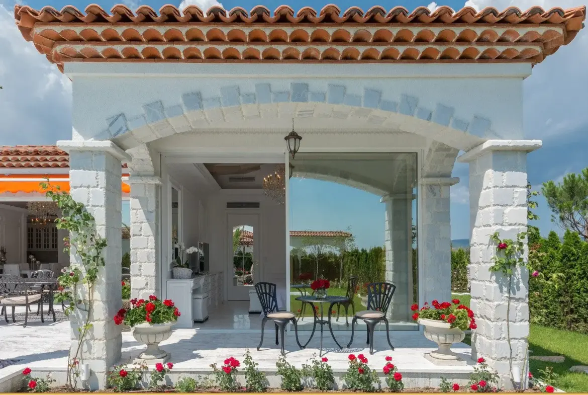 Luxurious four bedroom villa and pool in Sunny Beach for sale