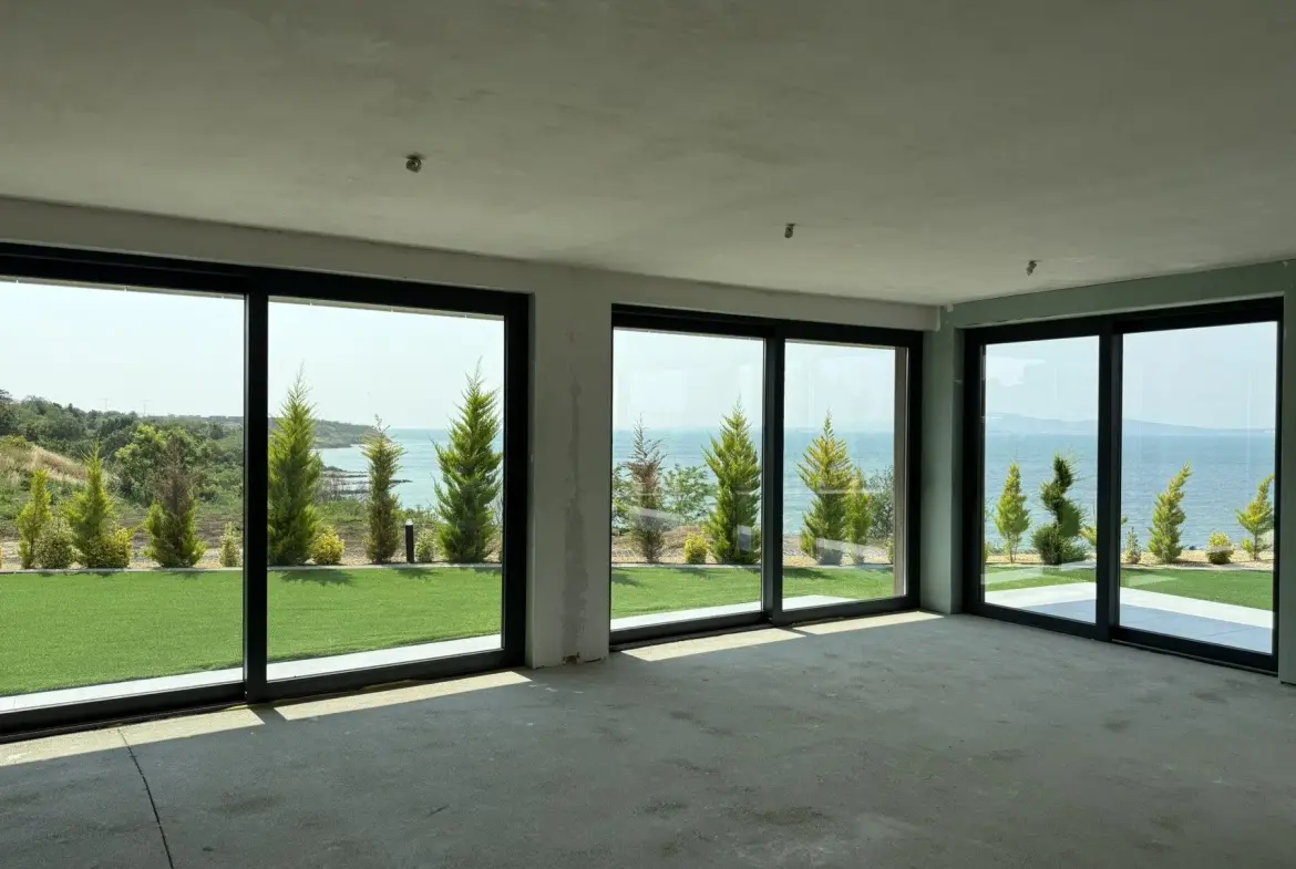Luxury house with exceptional panoramic sea views