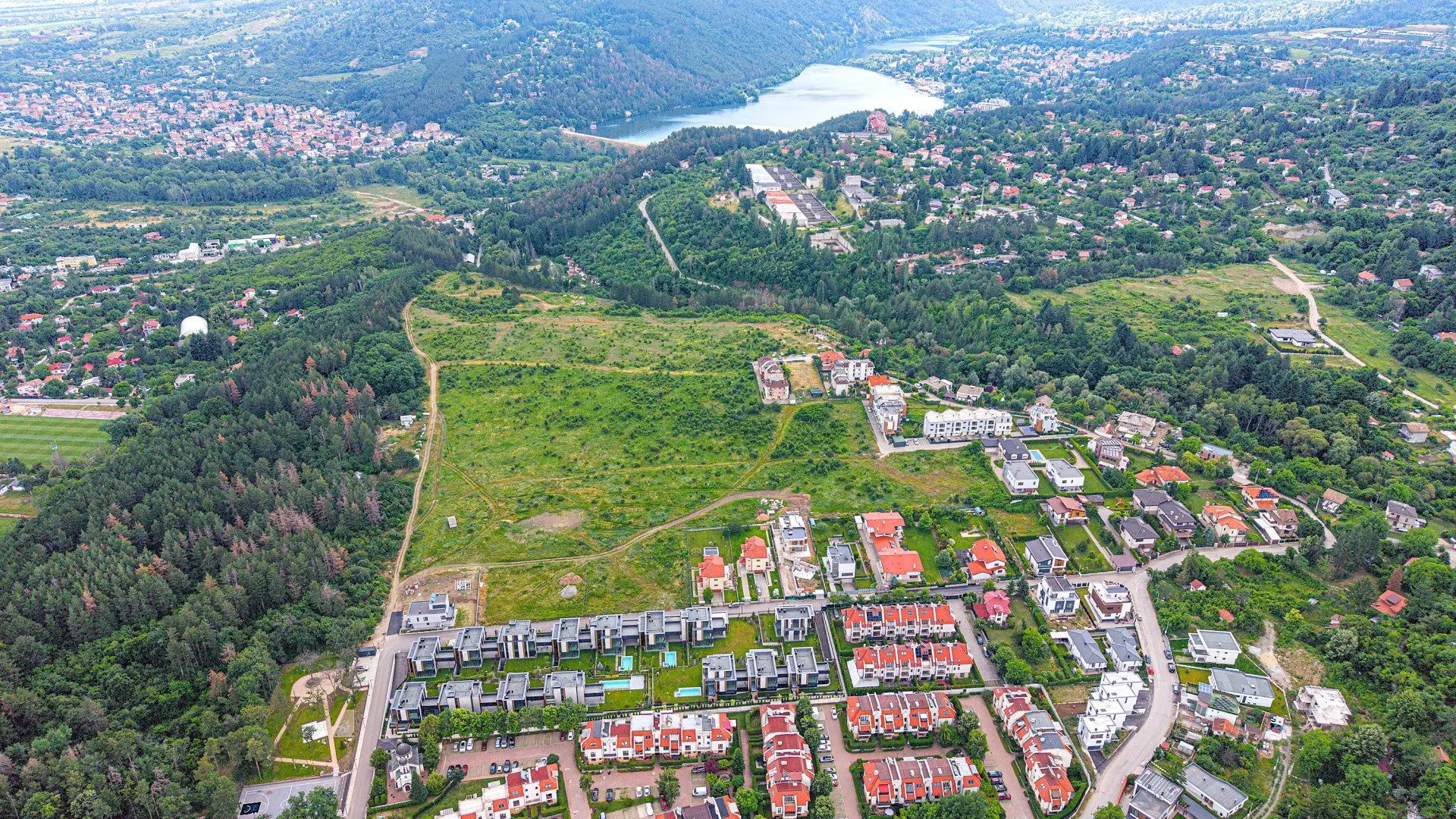 38f9654fd3338884c9322669559c7c86 Luxury house in a gated complex near the Anglo-American School