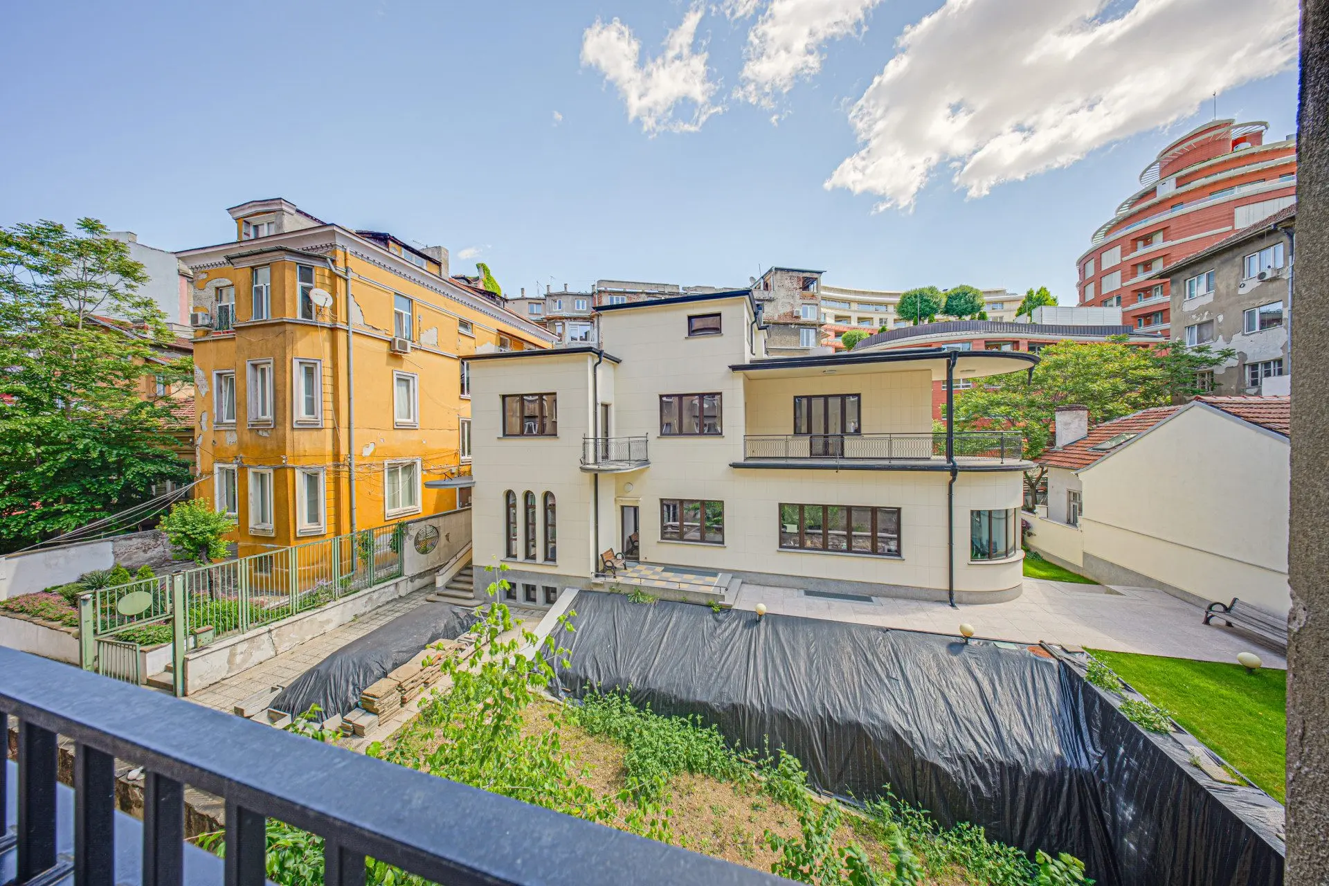 Exclusive apartment for sale in close proximity to the National Assembly