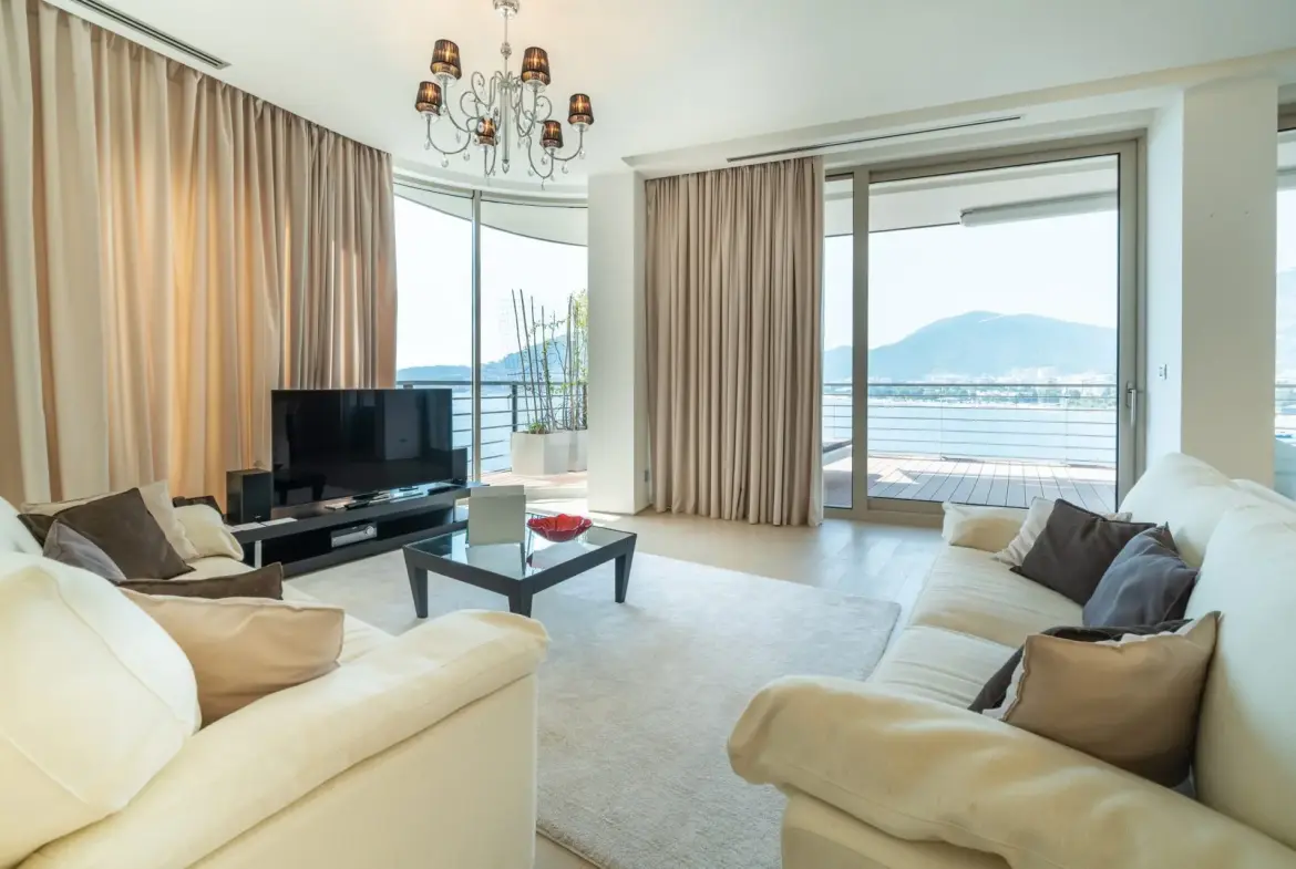 Seaside two-bedroom apartment