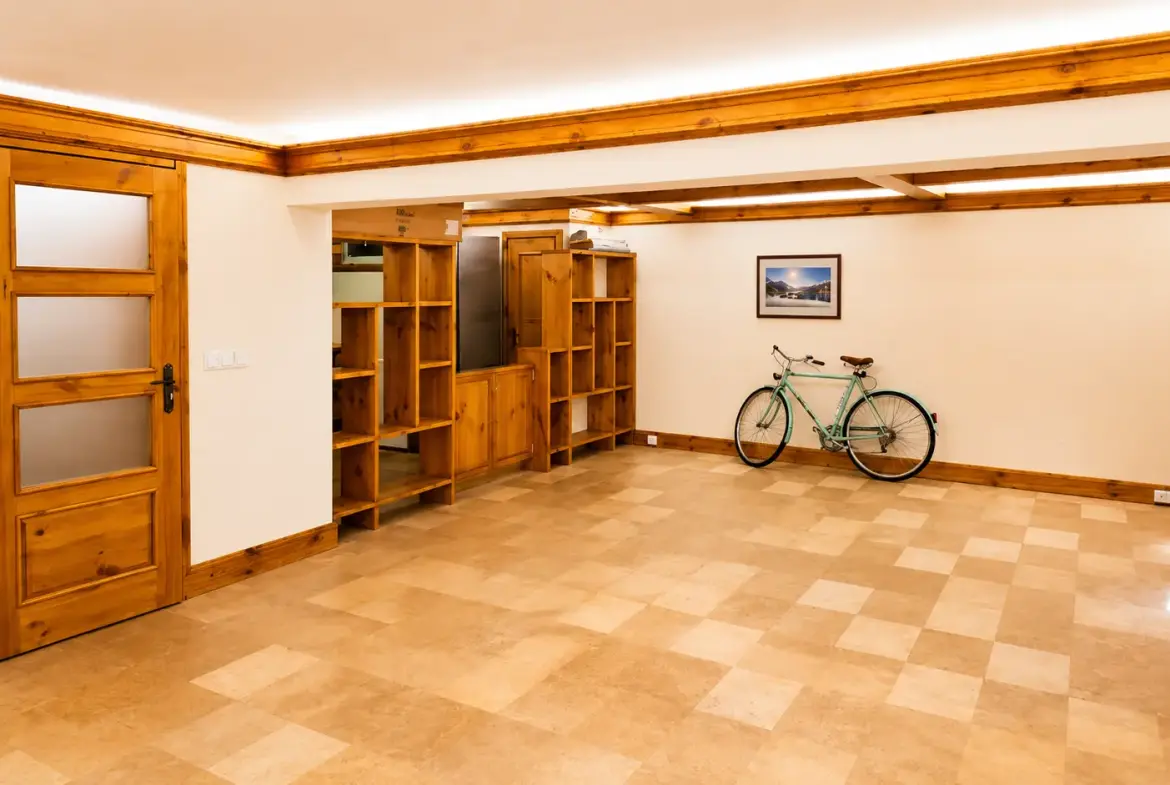 Detached house located in the heart of the old town and the iconic Greek Quarter